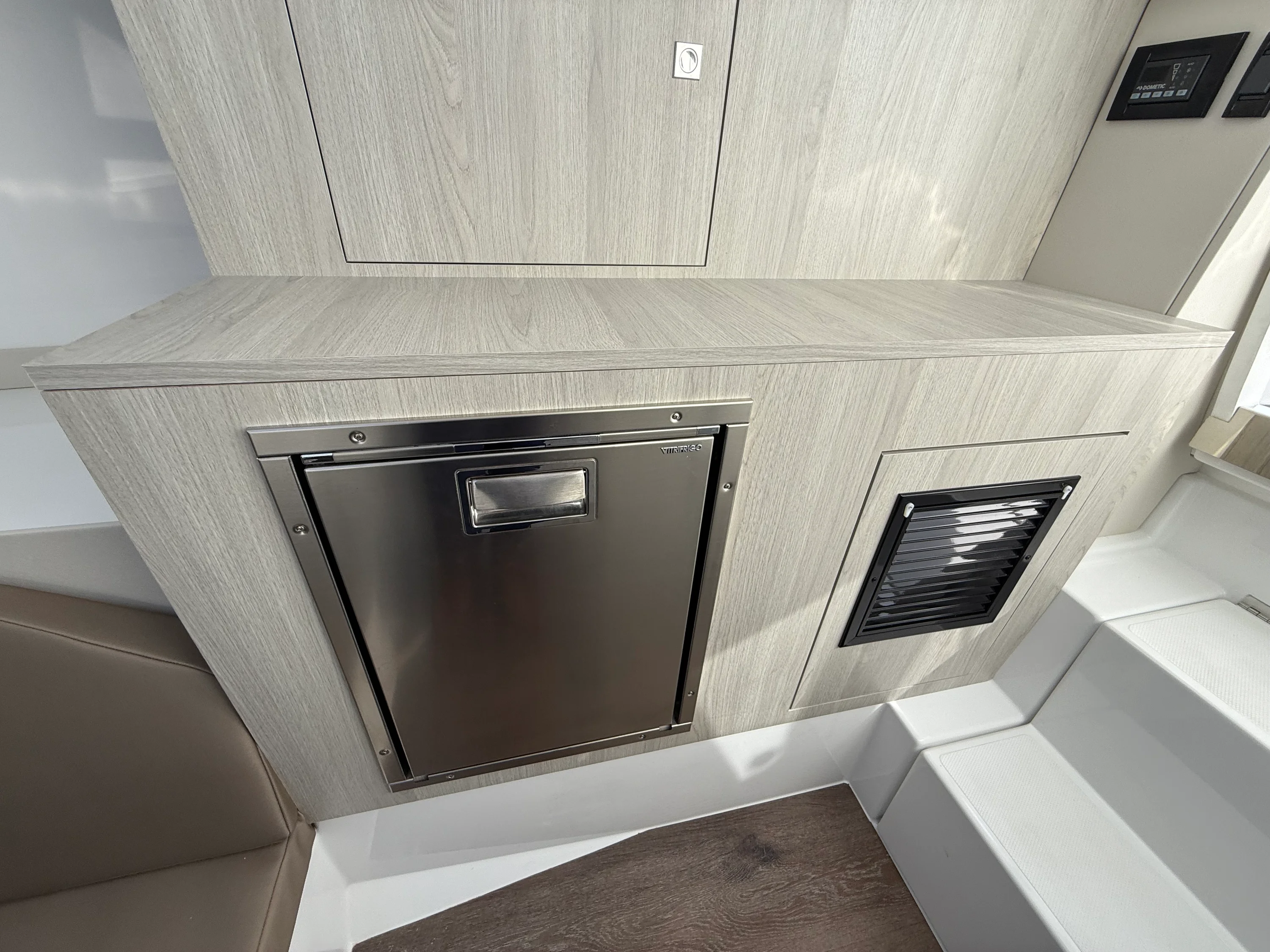 2026 Cruisers Yachts 38 VTR EC Image Thumbnail #24