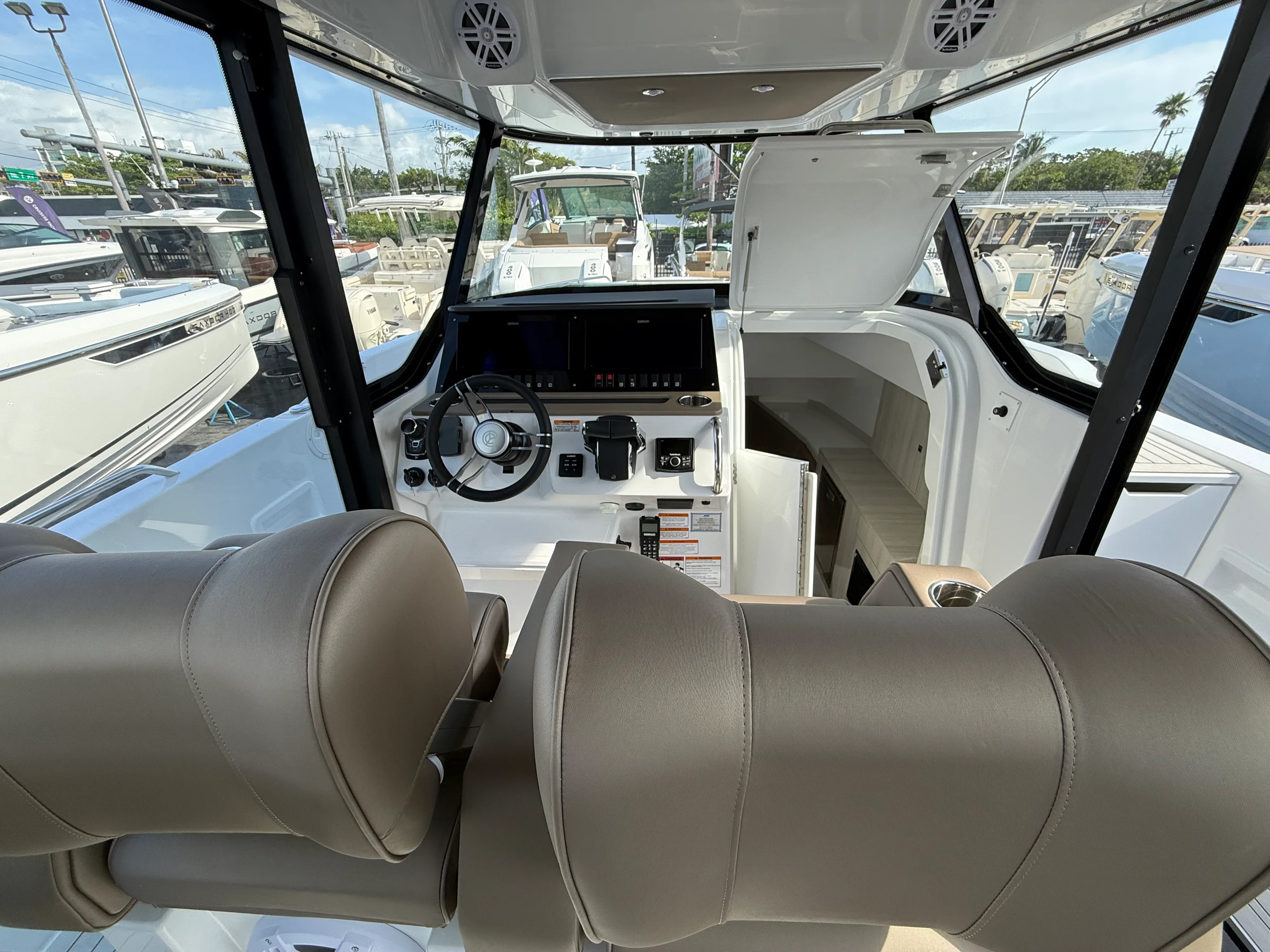 2026 Cruisers Yachts 38 VTR EC Image Thumbnail #17