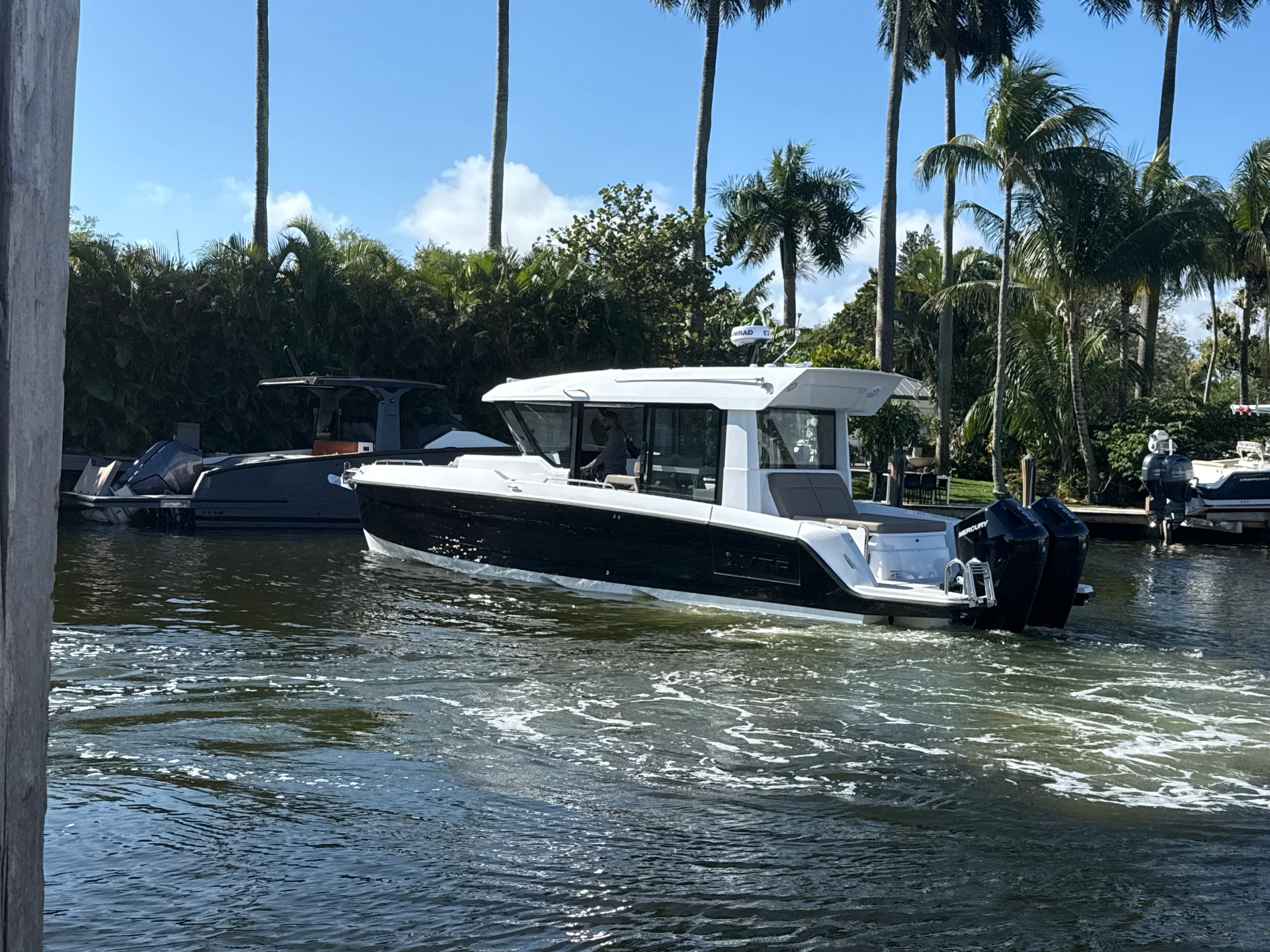 2026 Cruisers Yachts 38 VTR EC Image Thumbnail #7