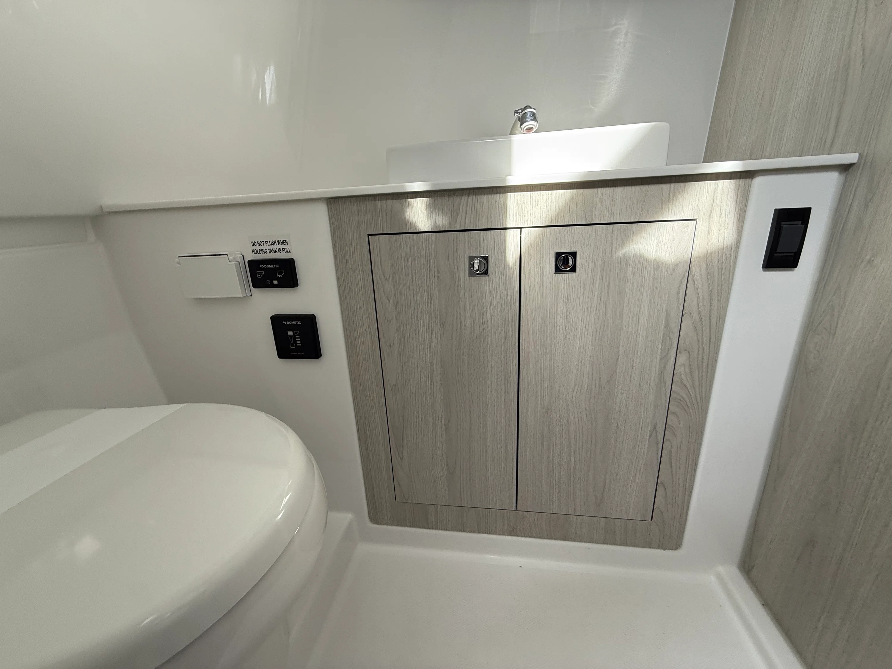 2026 Cruisers Yachts 38 VTR EC Image Thumbnail #28