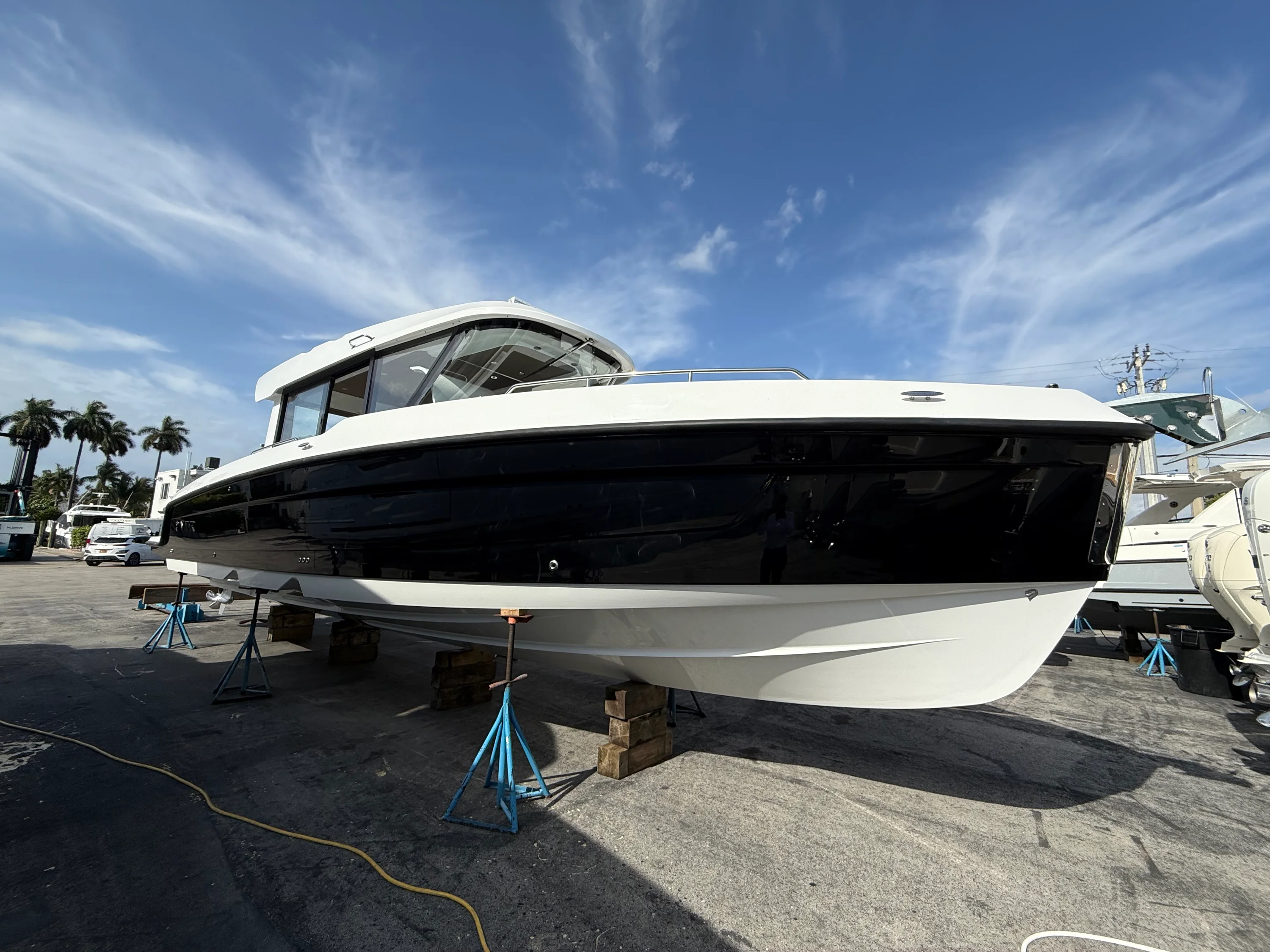 2026 Cruisers Yachts 38 VTR EC Image Thumbnail #8