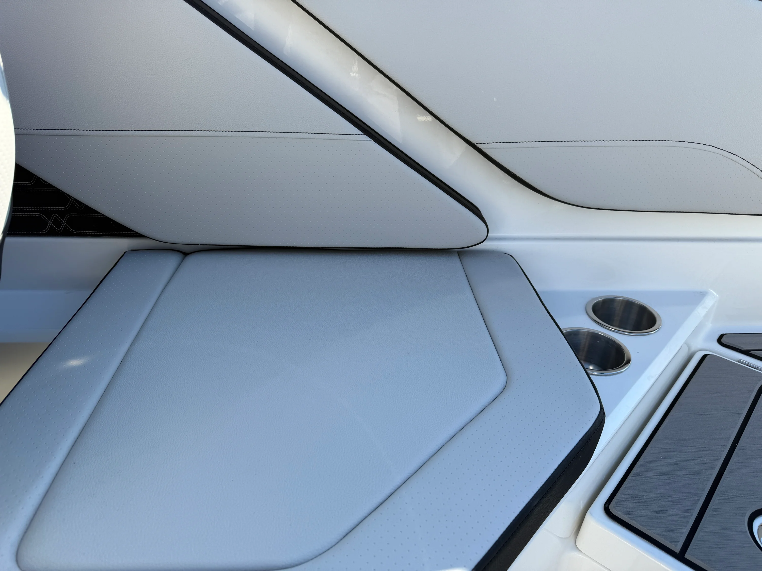 2026 Sea Ray SPX 210 Outboard Image Thumbnail #18