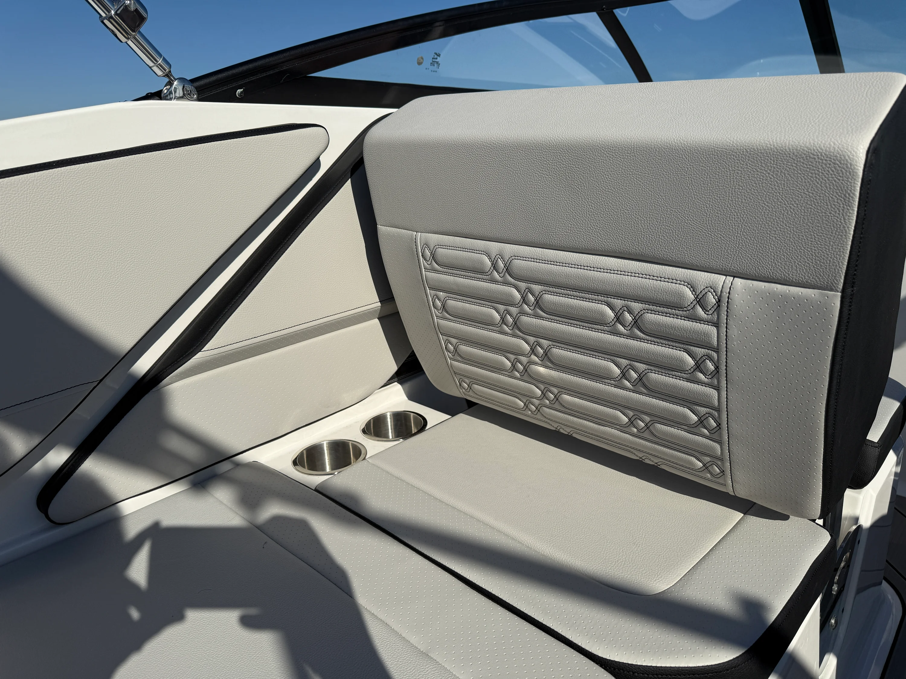 2026 Sea Ray SPX 210 Outboard Image Thumbnail #14