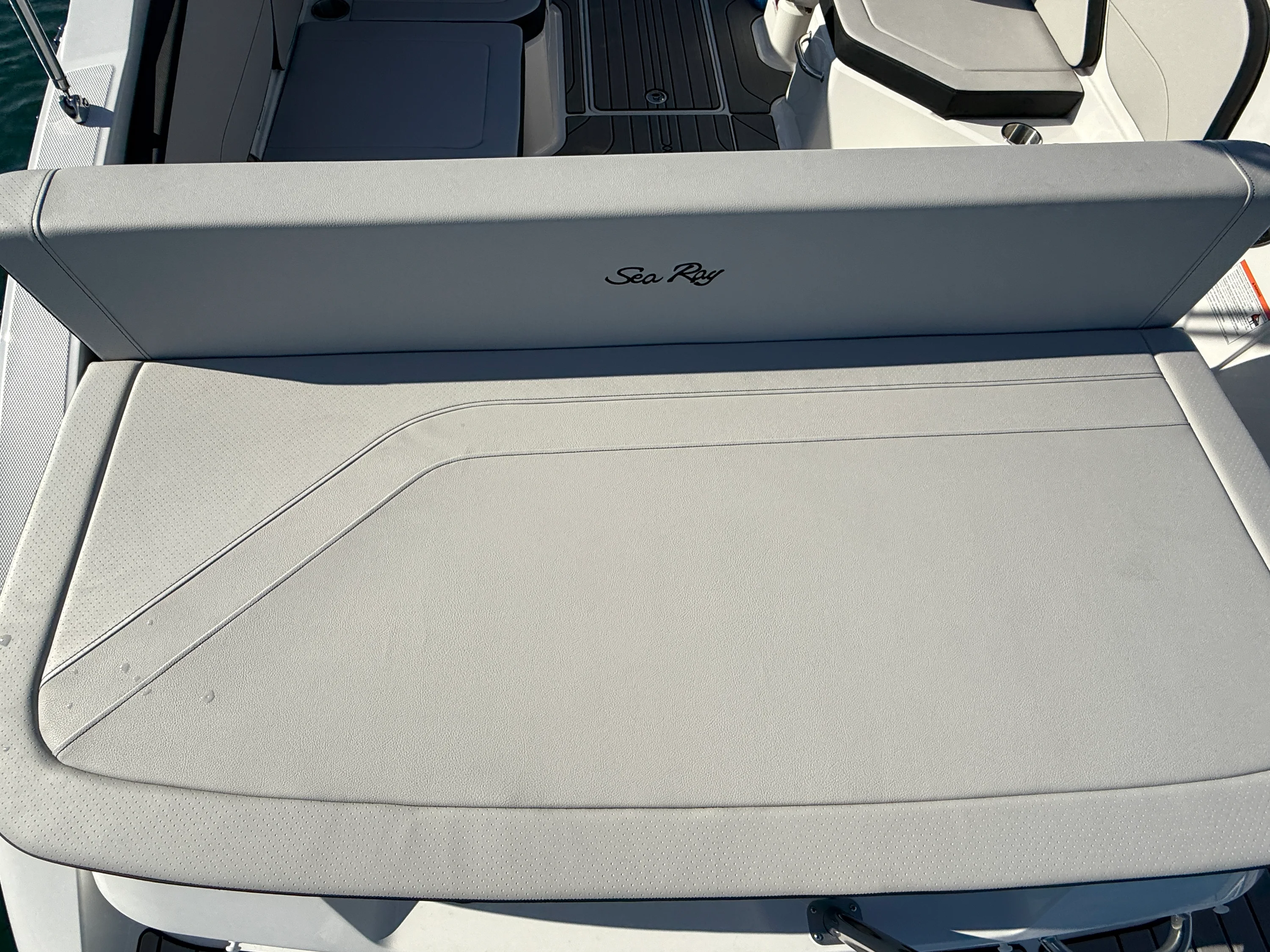 2026 Sea Ray SPX 210 Outboard Image Thumbnail #12