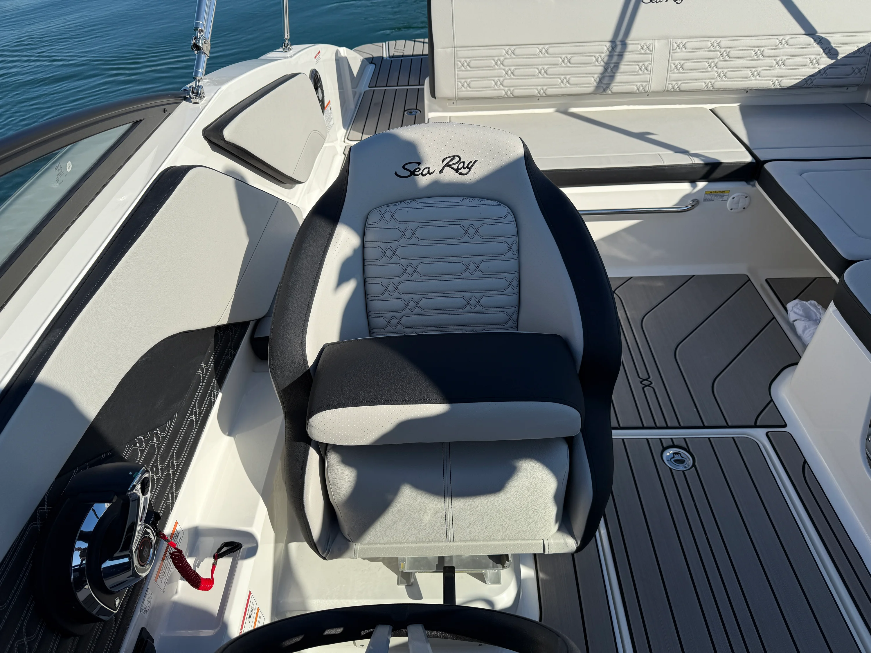 2026 Sea Ray SPX 210 Outboard Image Thumbnail #10