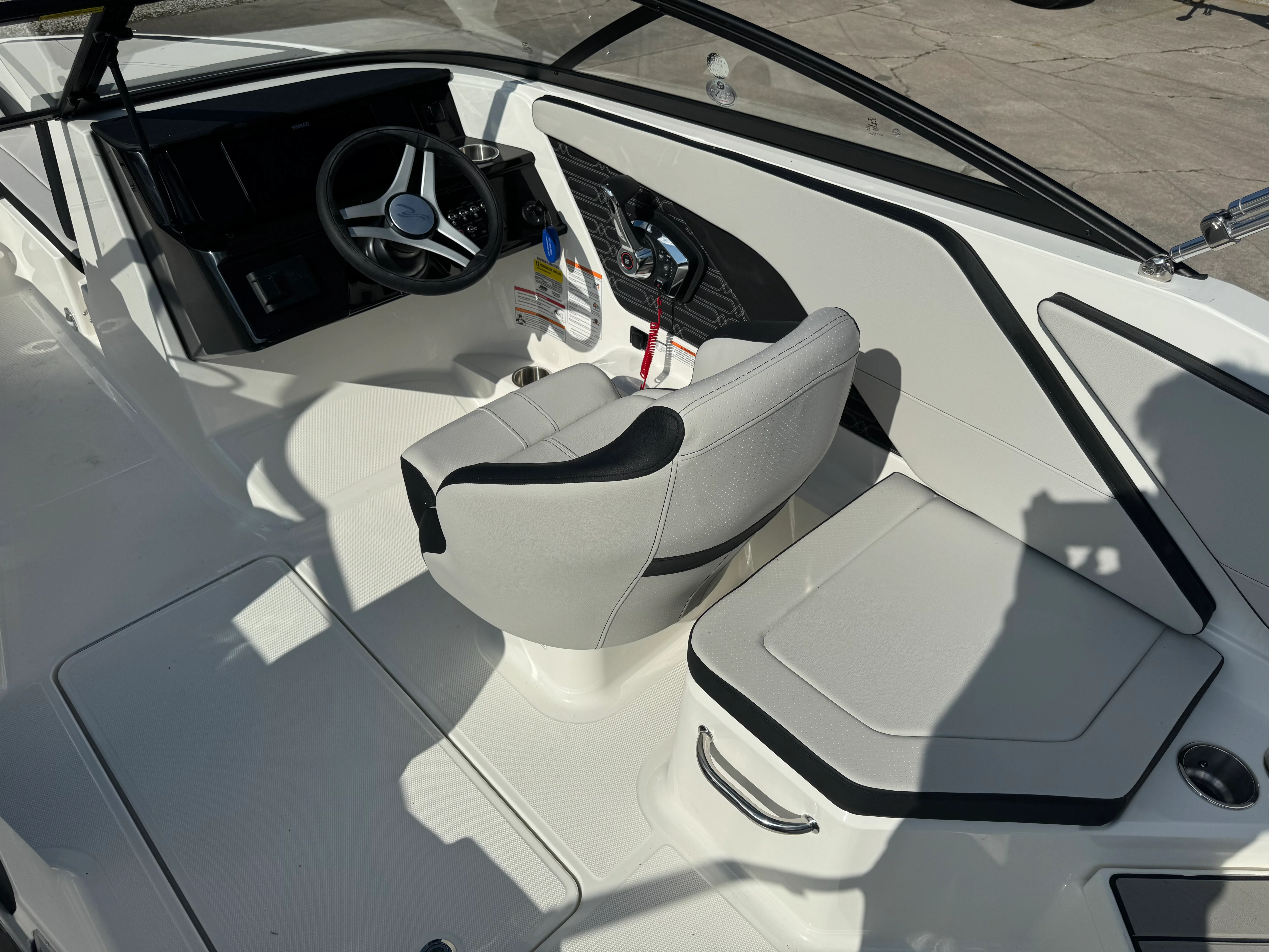 2026 Sea Ray SPX 210 Outboard Image Thumbnail #10