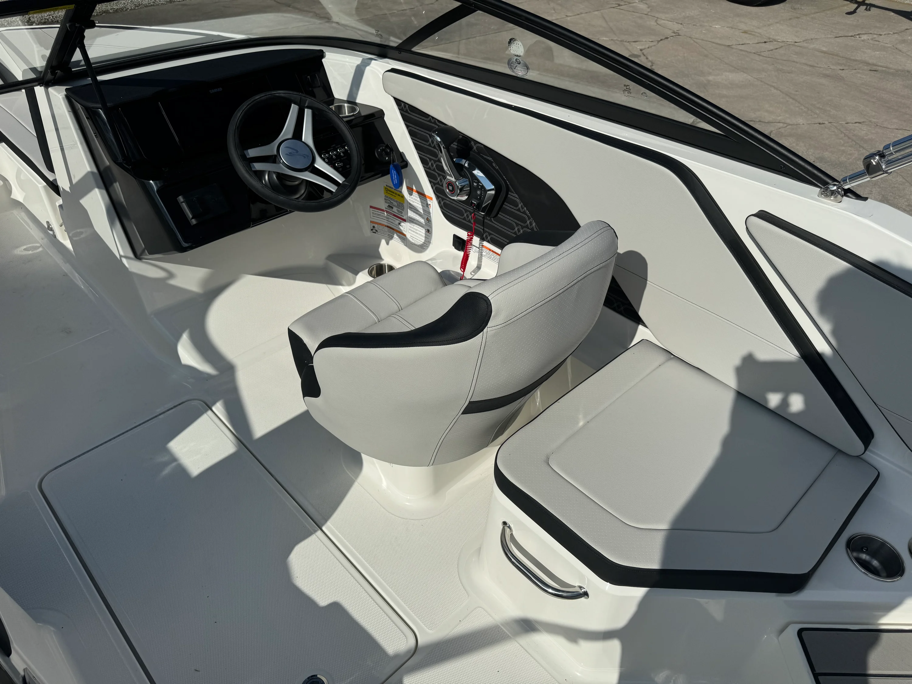 2026 Sea Ray SPX 210 Outboard Image Thumbnail #10