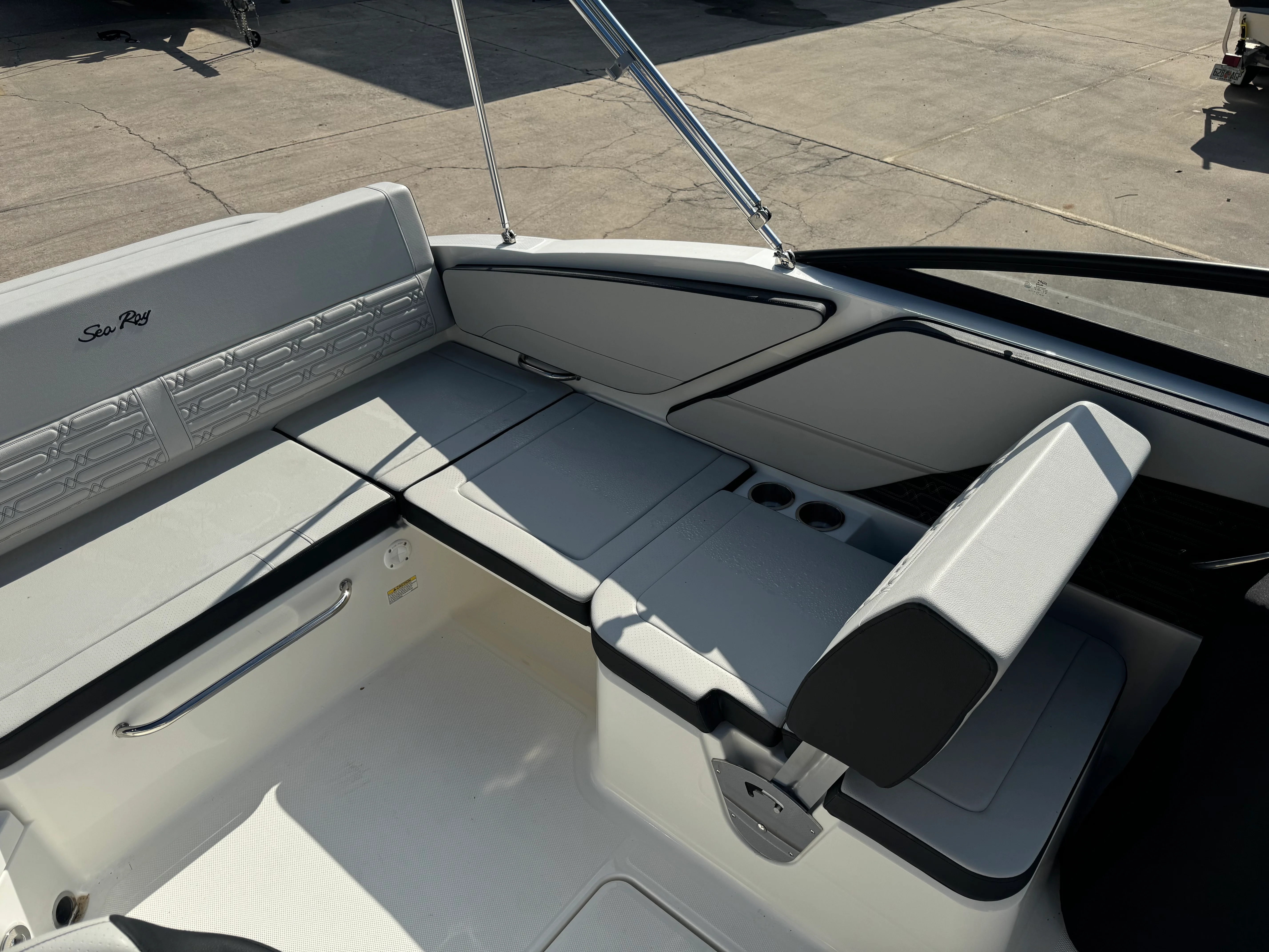 2026 Sea Ray SPX 210 Outboard Image Thumbnail #9