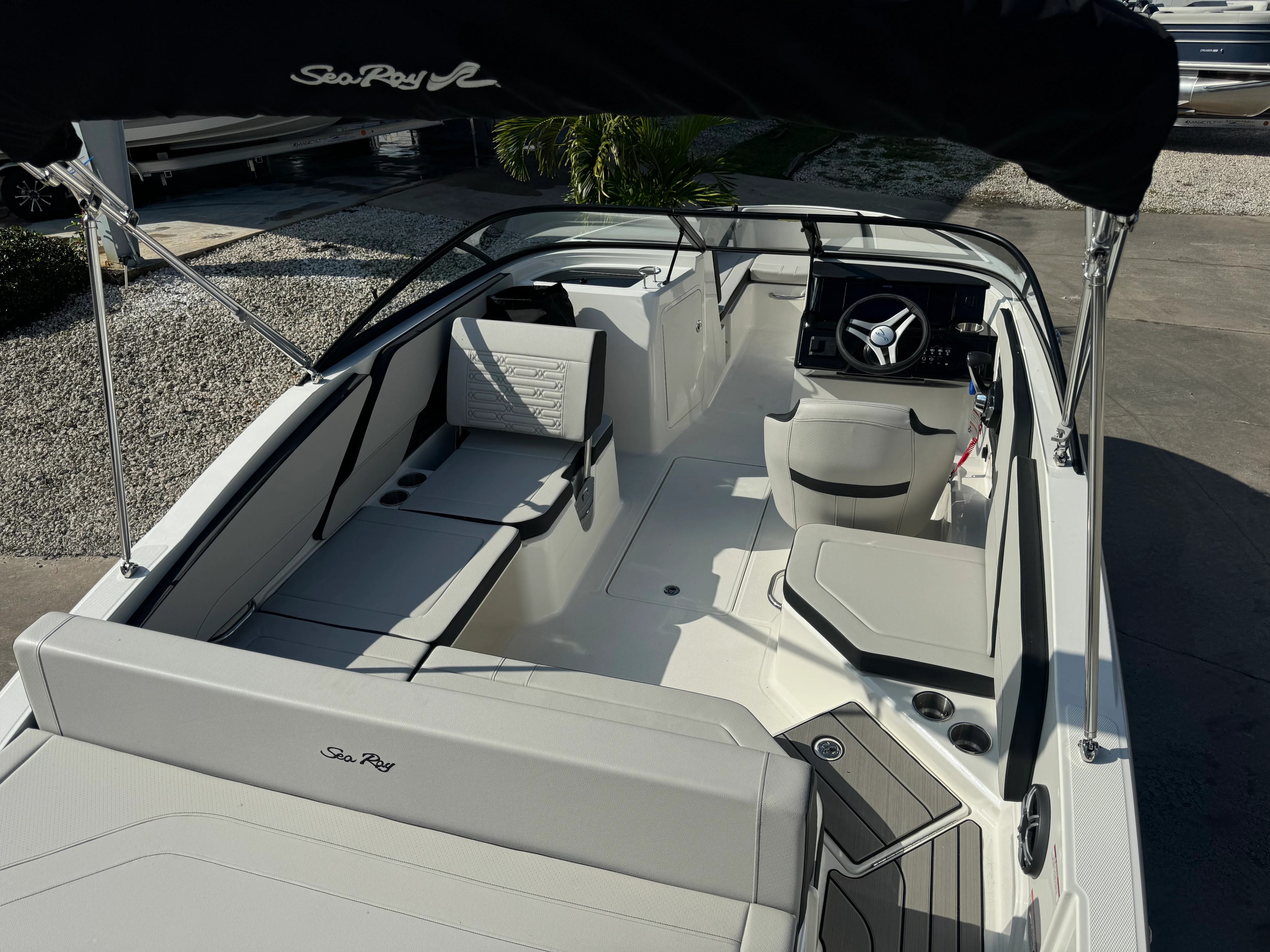 2026 Sea Ray SPX 210 Outboard Image Thumbnail #6