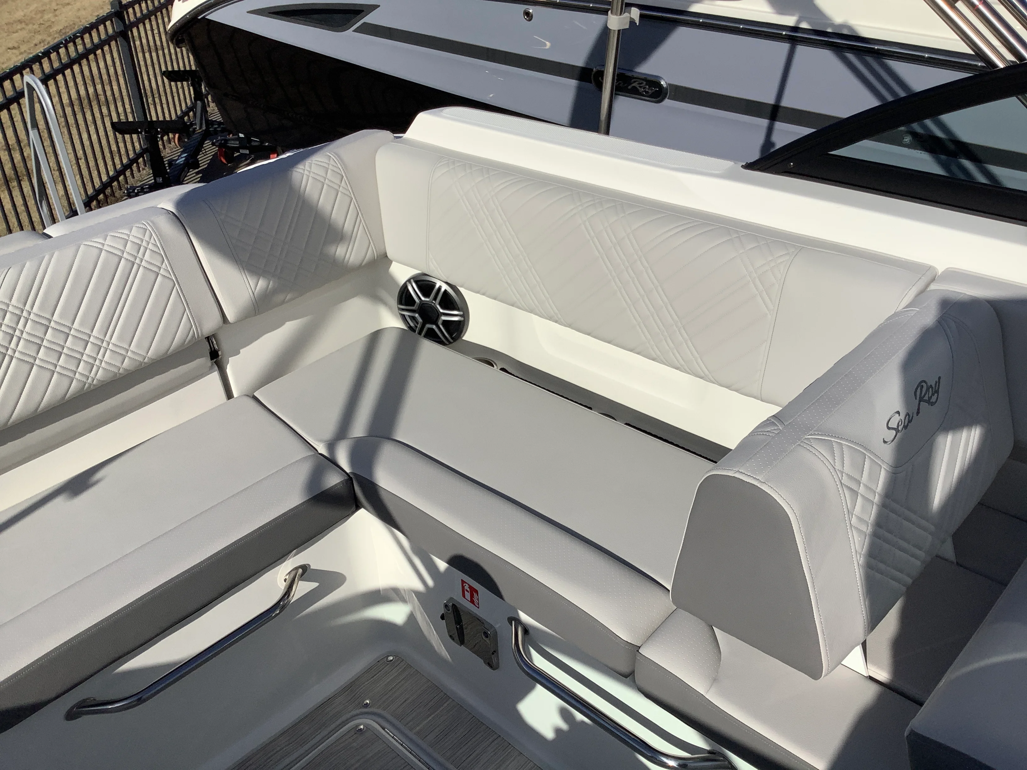 2026 Sea Ray SDX 230 Image Thumbnail #11