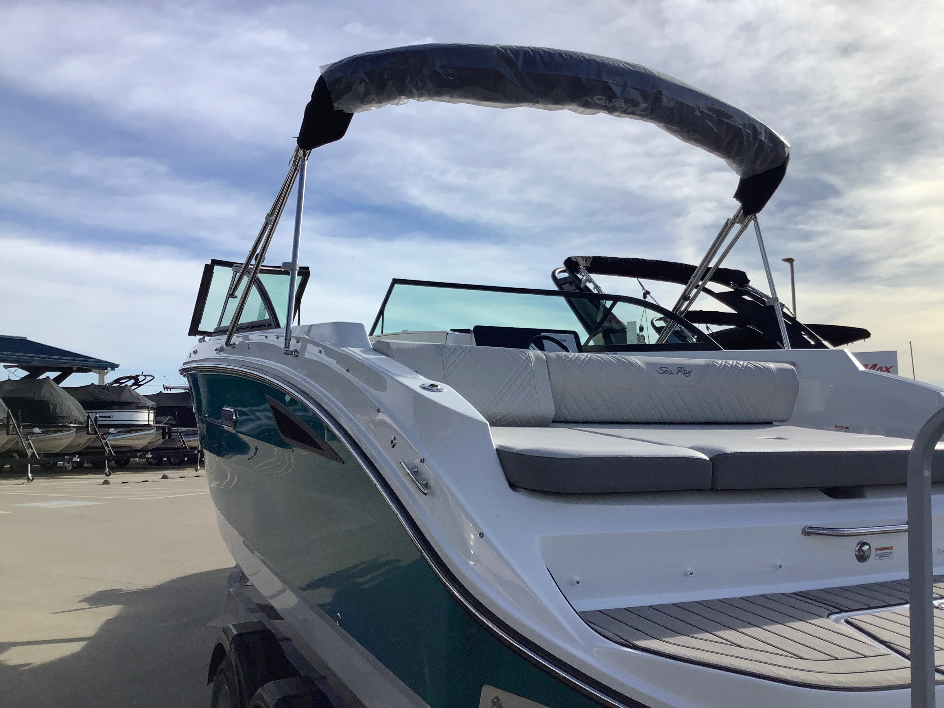 2026 Sea Ray SDX 230 Image Thumbnail #3