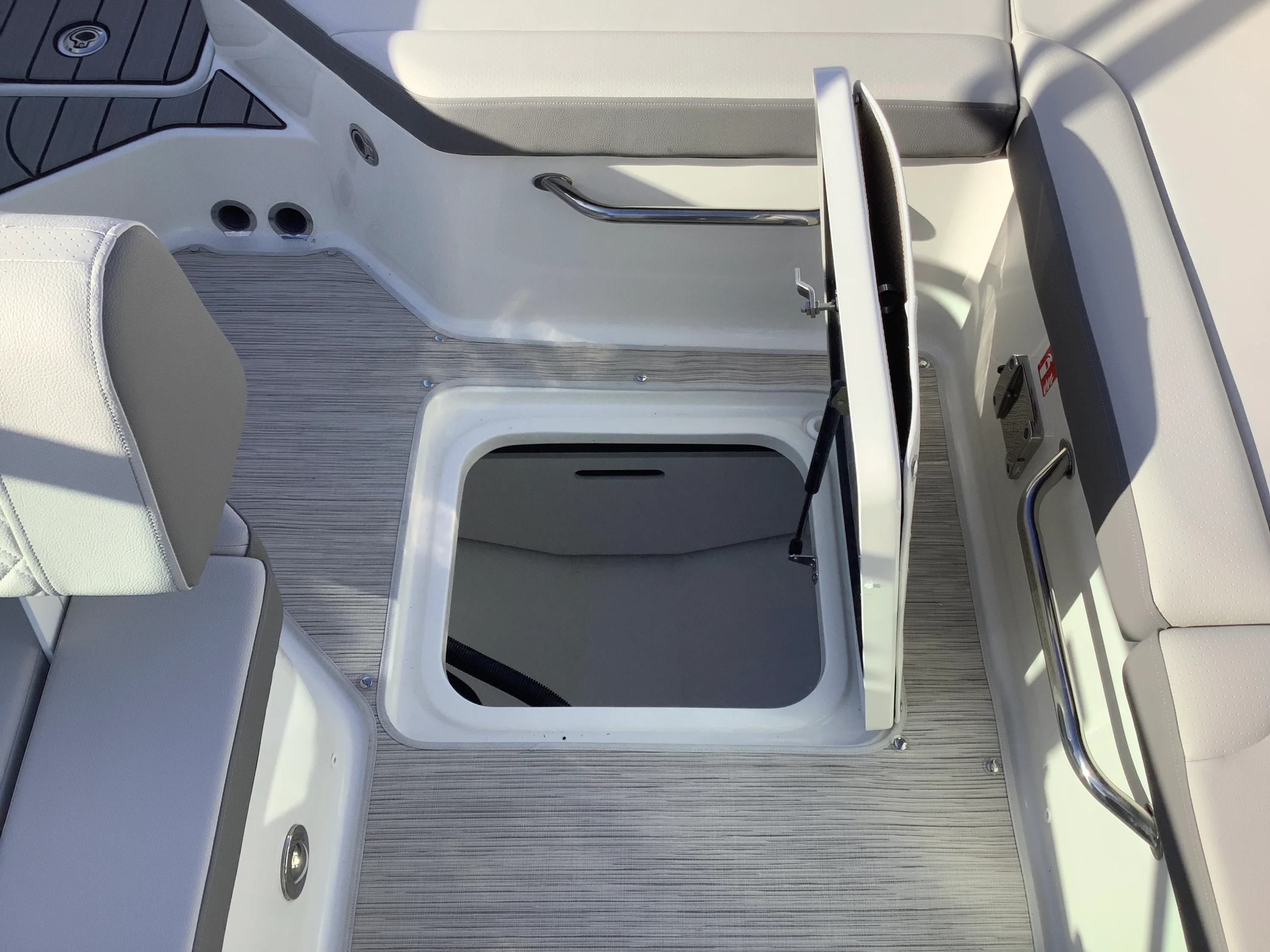 2026 Sea Ray SDX 230 Image Thumbnail #21