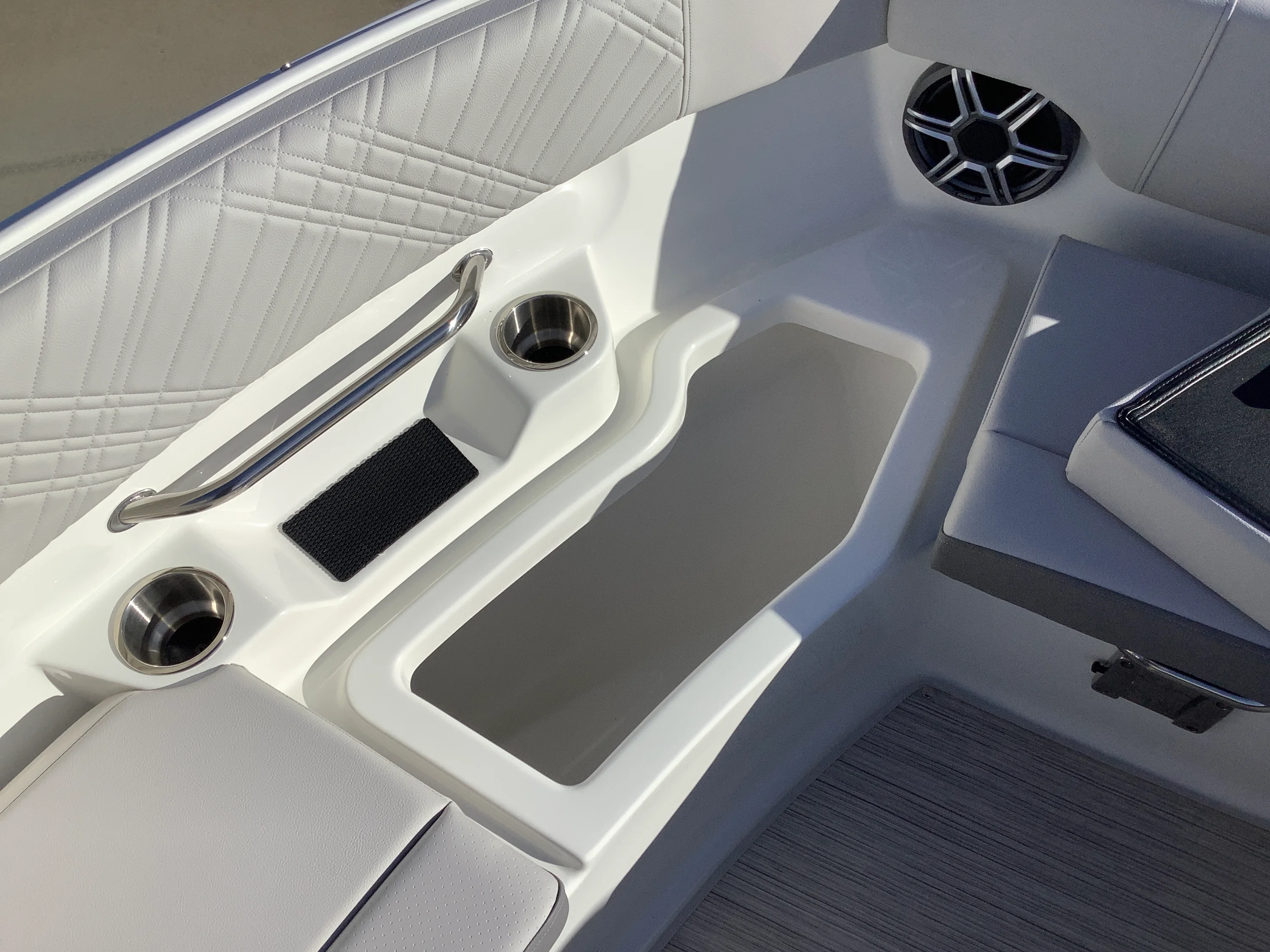 2026 Sea Ray SDX 230 Image Thumbnail #29