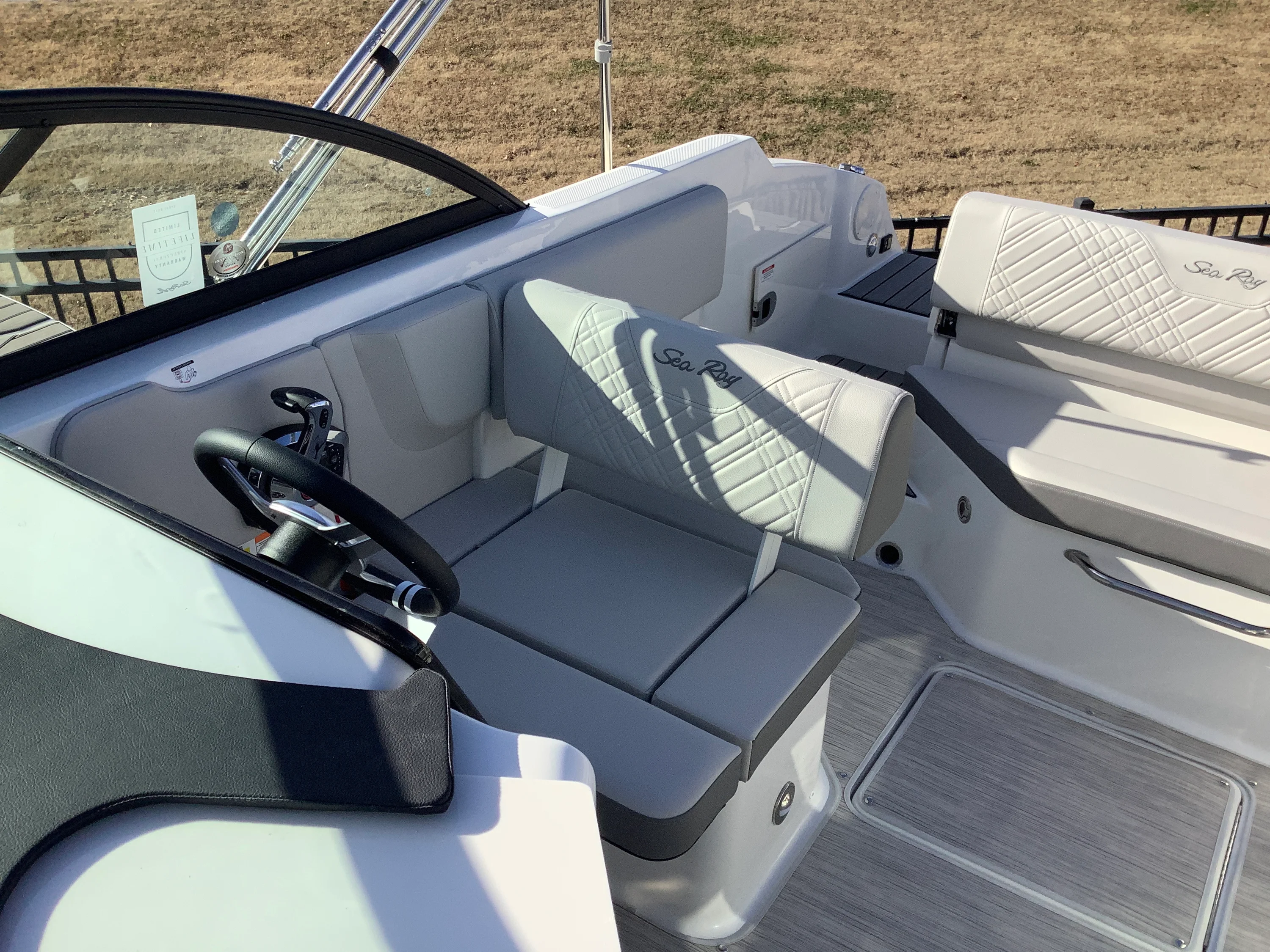 2026 Sea Ray SDX 230 Image Thumbnail #17