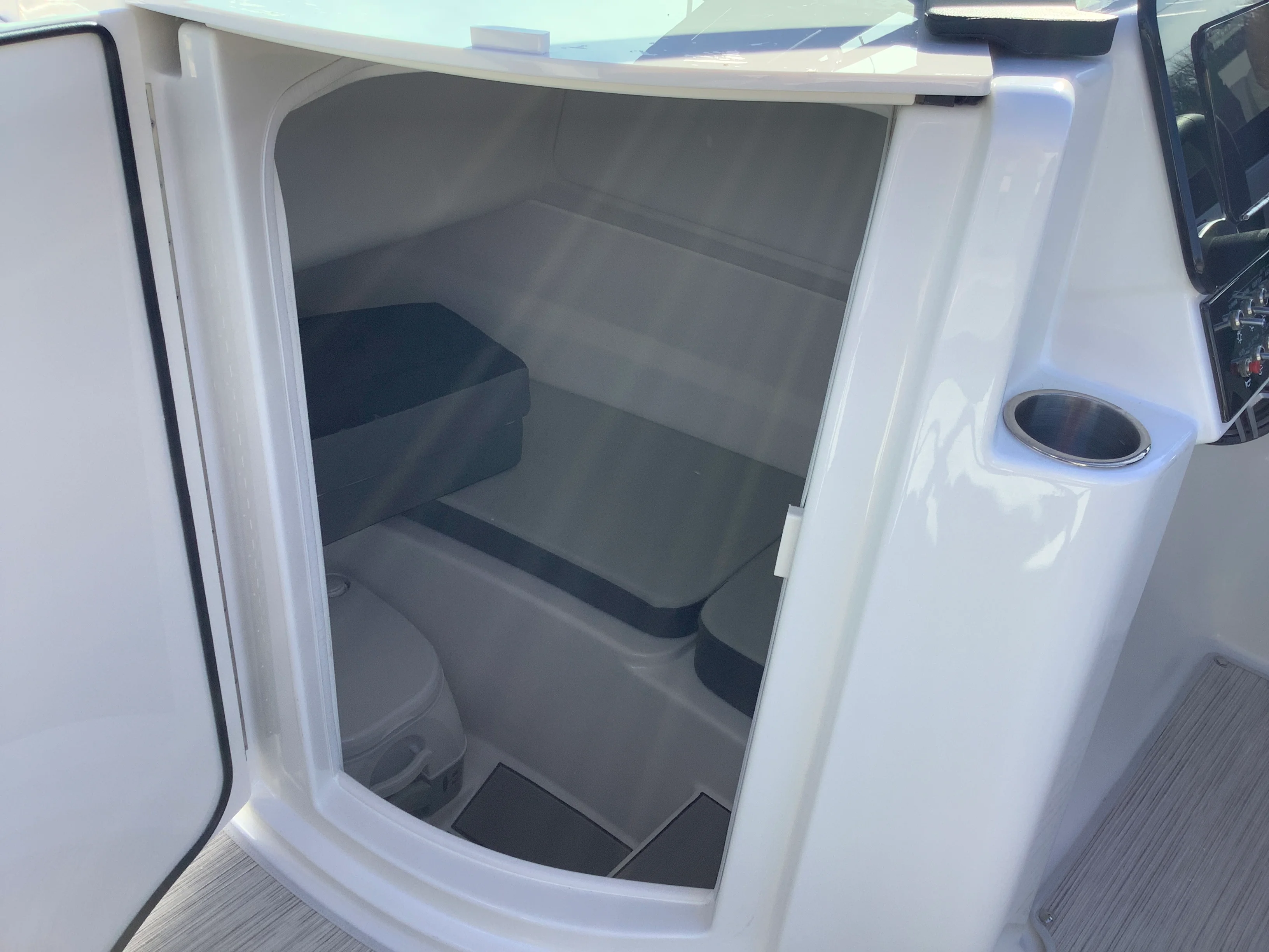 2026 Sea Ray SDX 230 Image Thumbnail #23