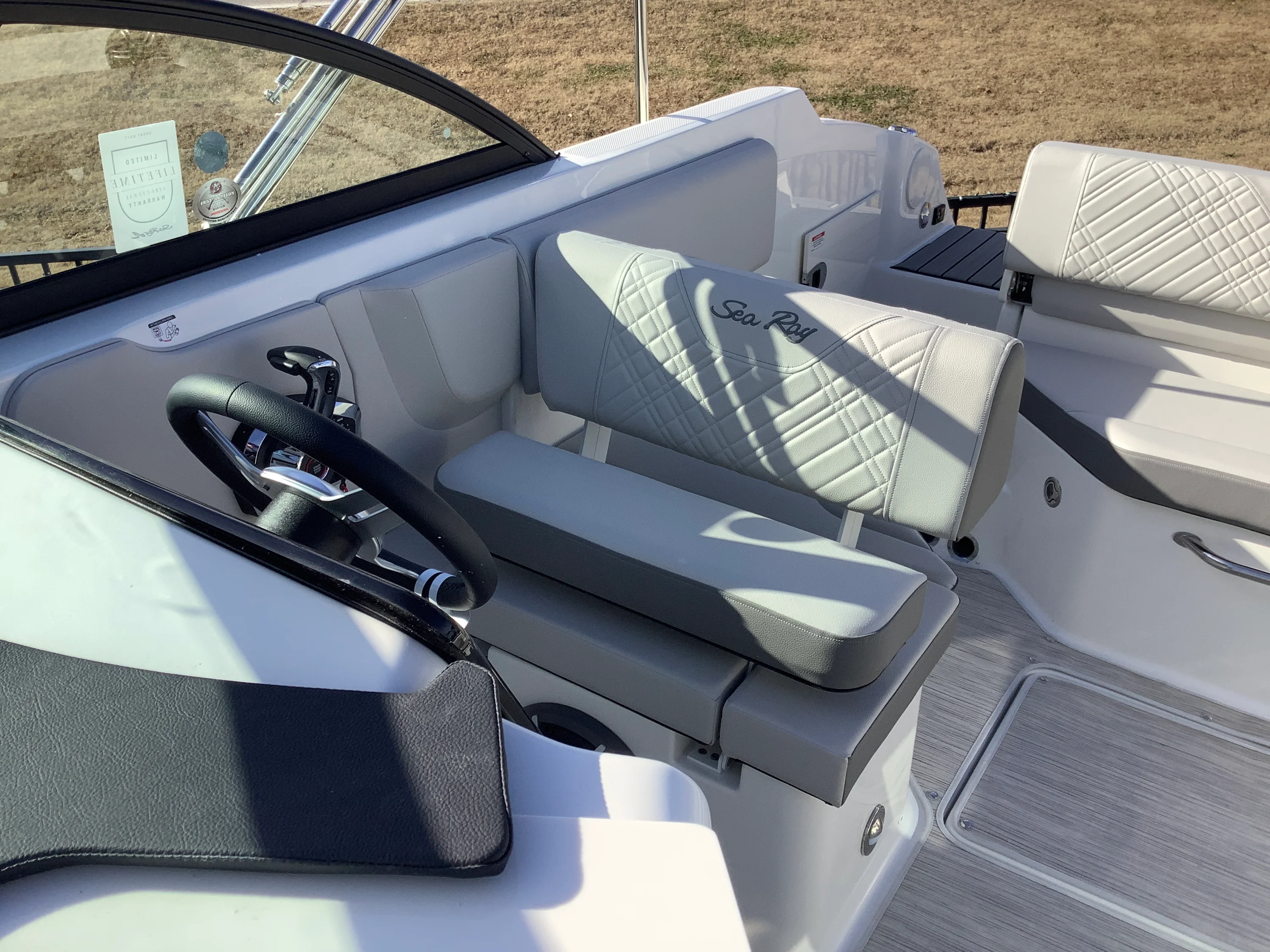 2026 Sea Ray SDX 230 Image Thumbnail #16