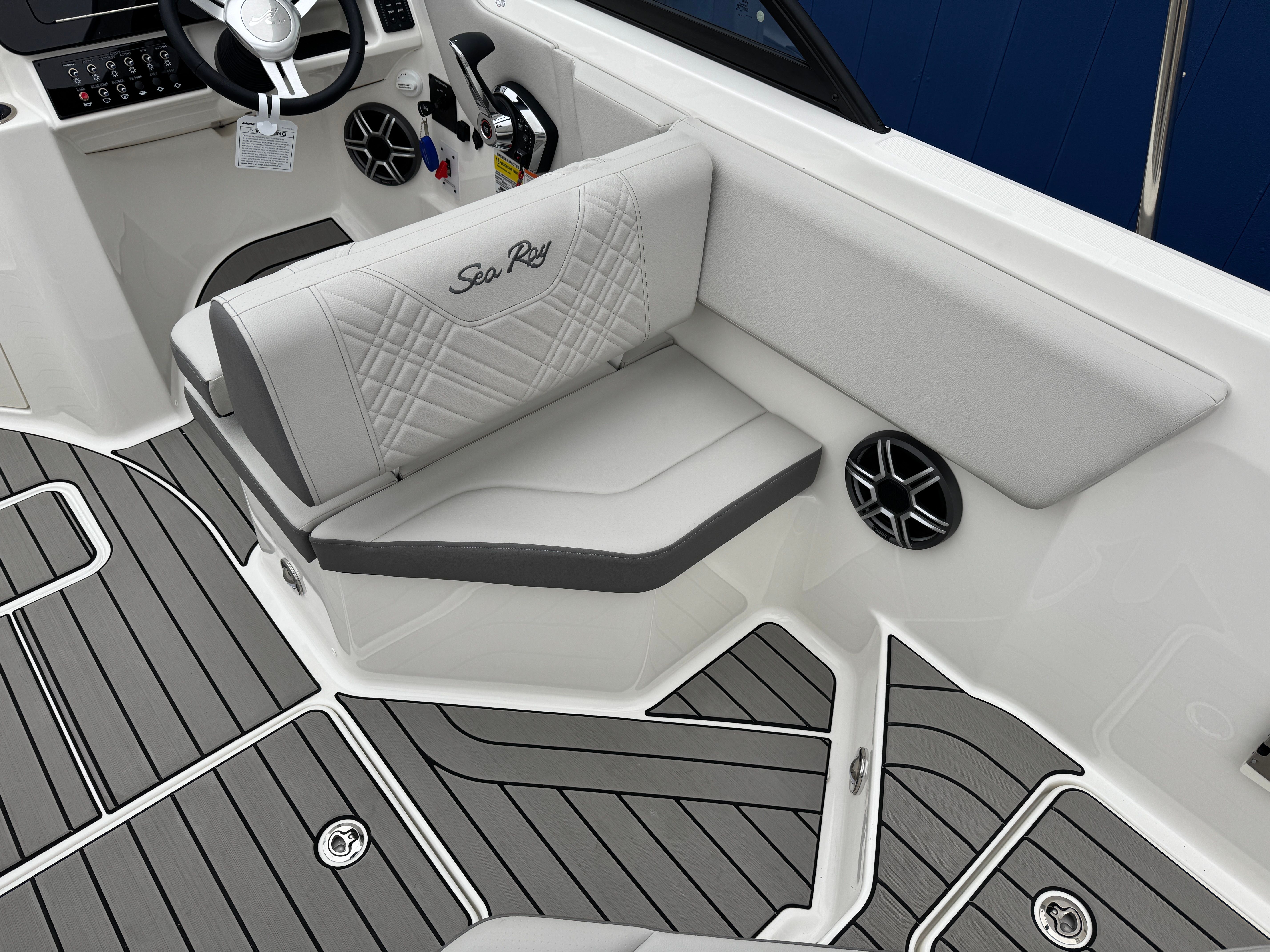 2026 Sea Ray SDX 230 Image Thumbnail #17