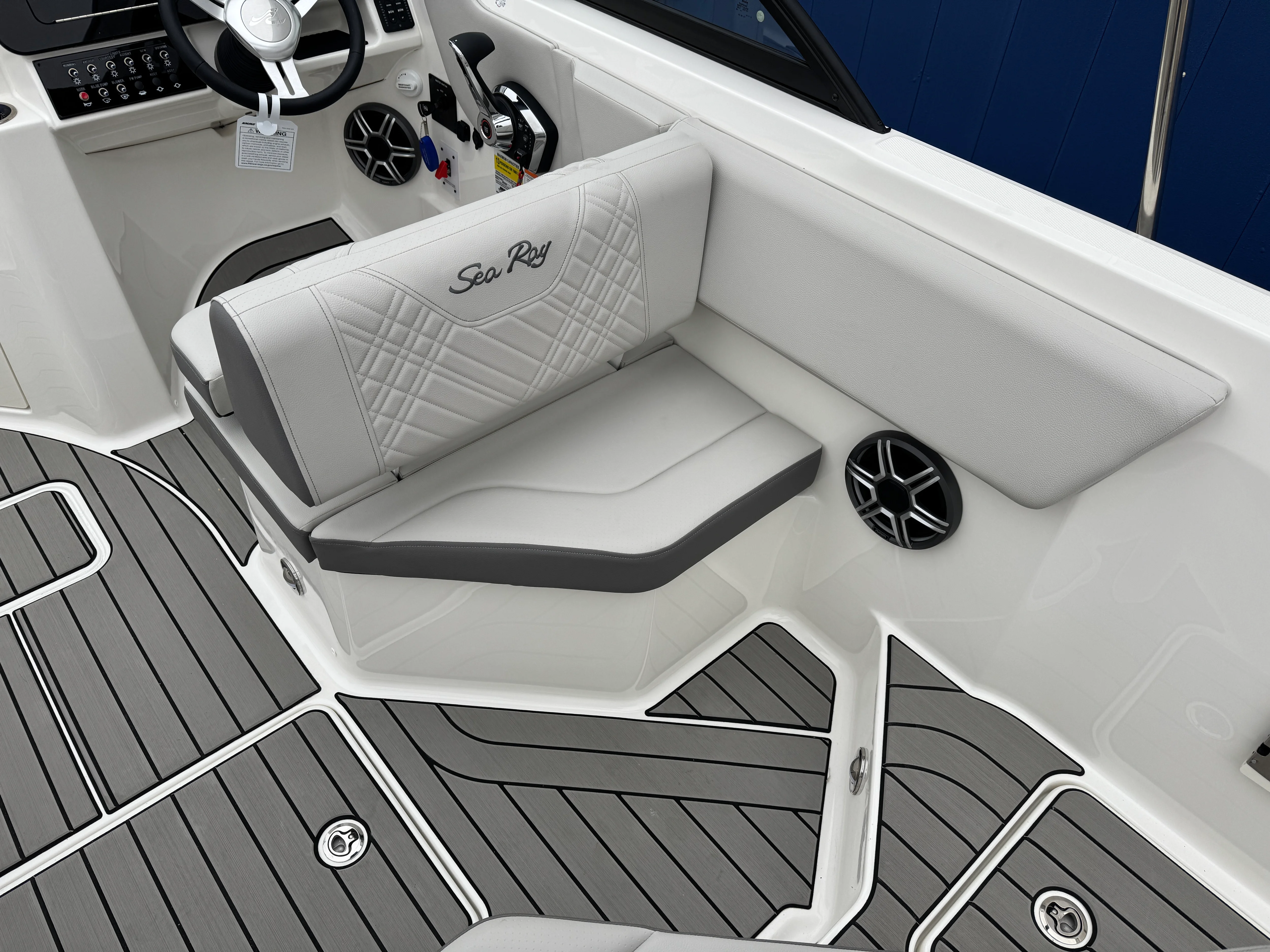 2026 Sea Ray SDX 230 Image Thumbnail #17