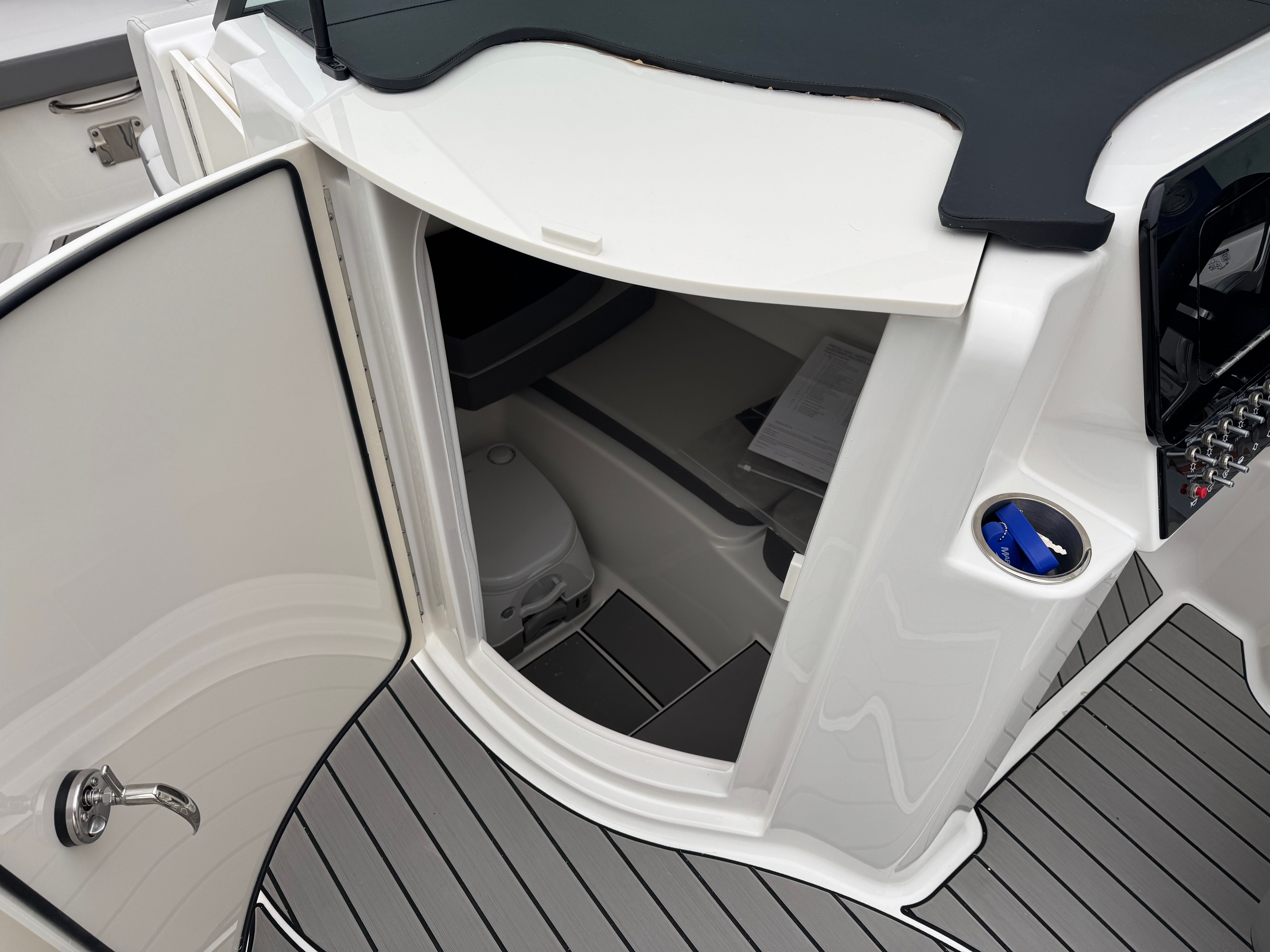 2026 Sea Ray SDX 230 Image Thumbnail #40