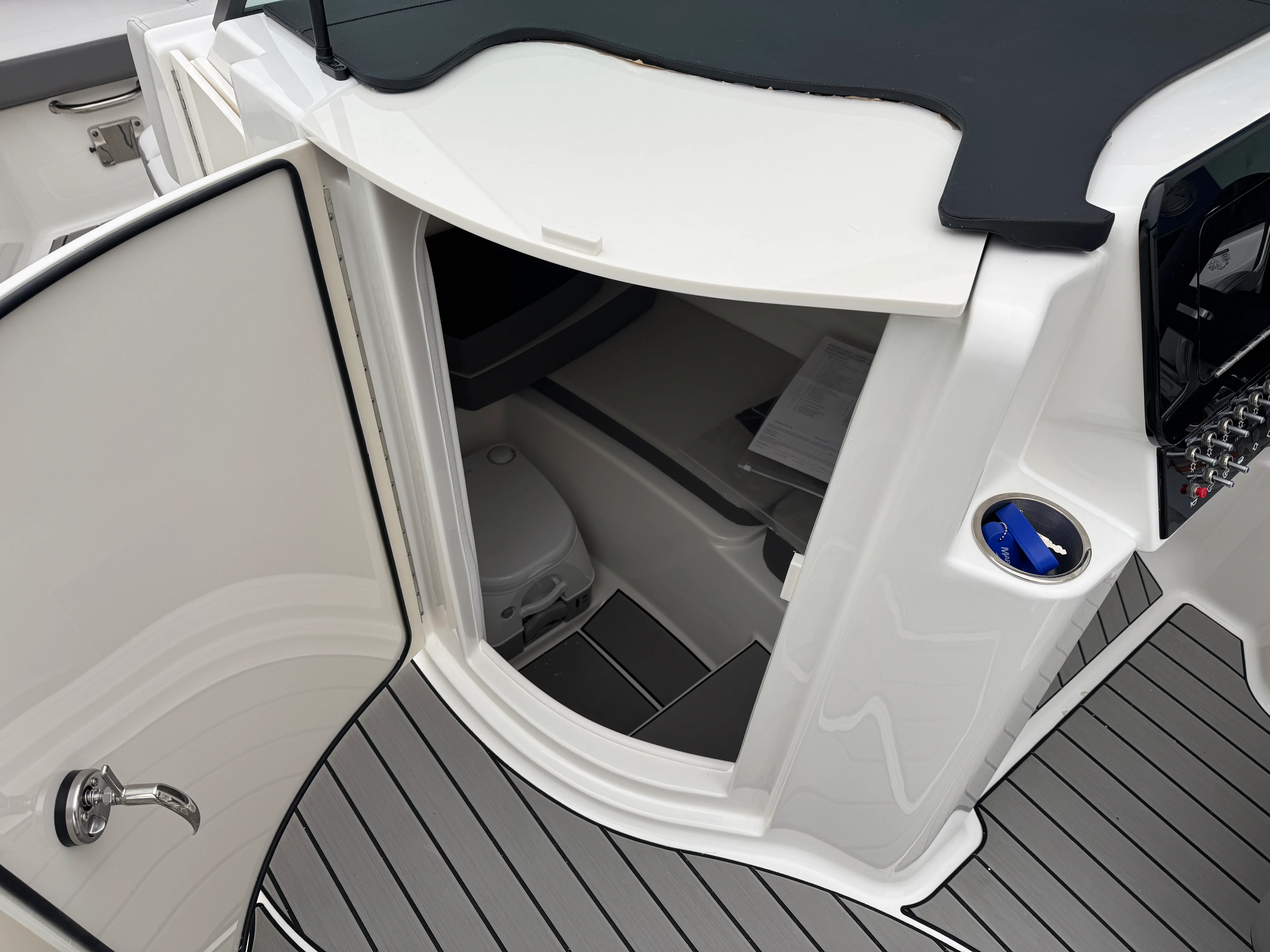 2026 Sea Ray SDX 230 Image Thumbnail #40