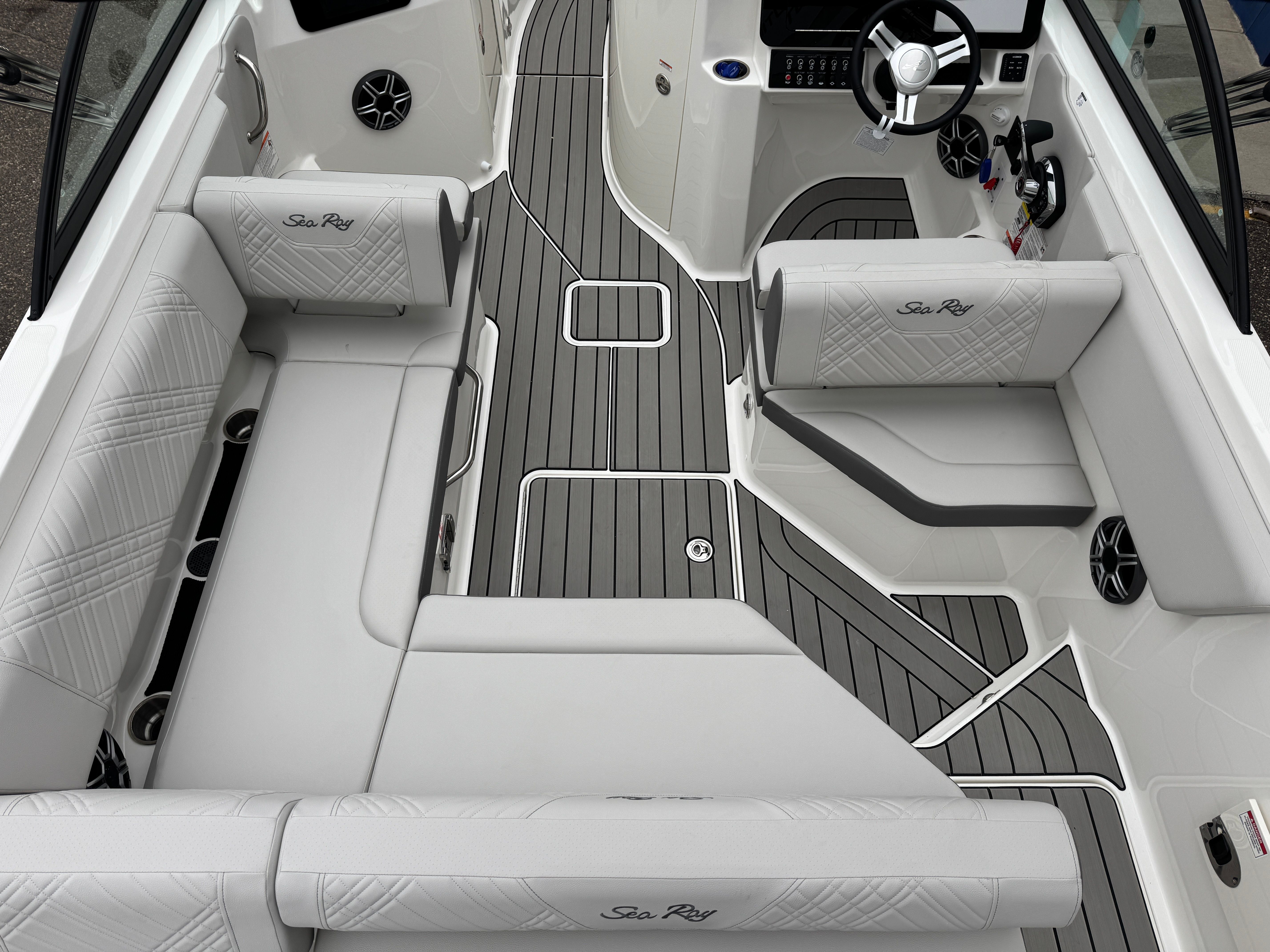 2026 Sea Ray SDX 230 Image Thumbnail #16