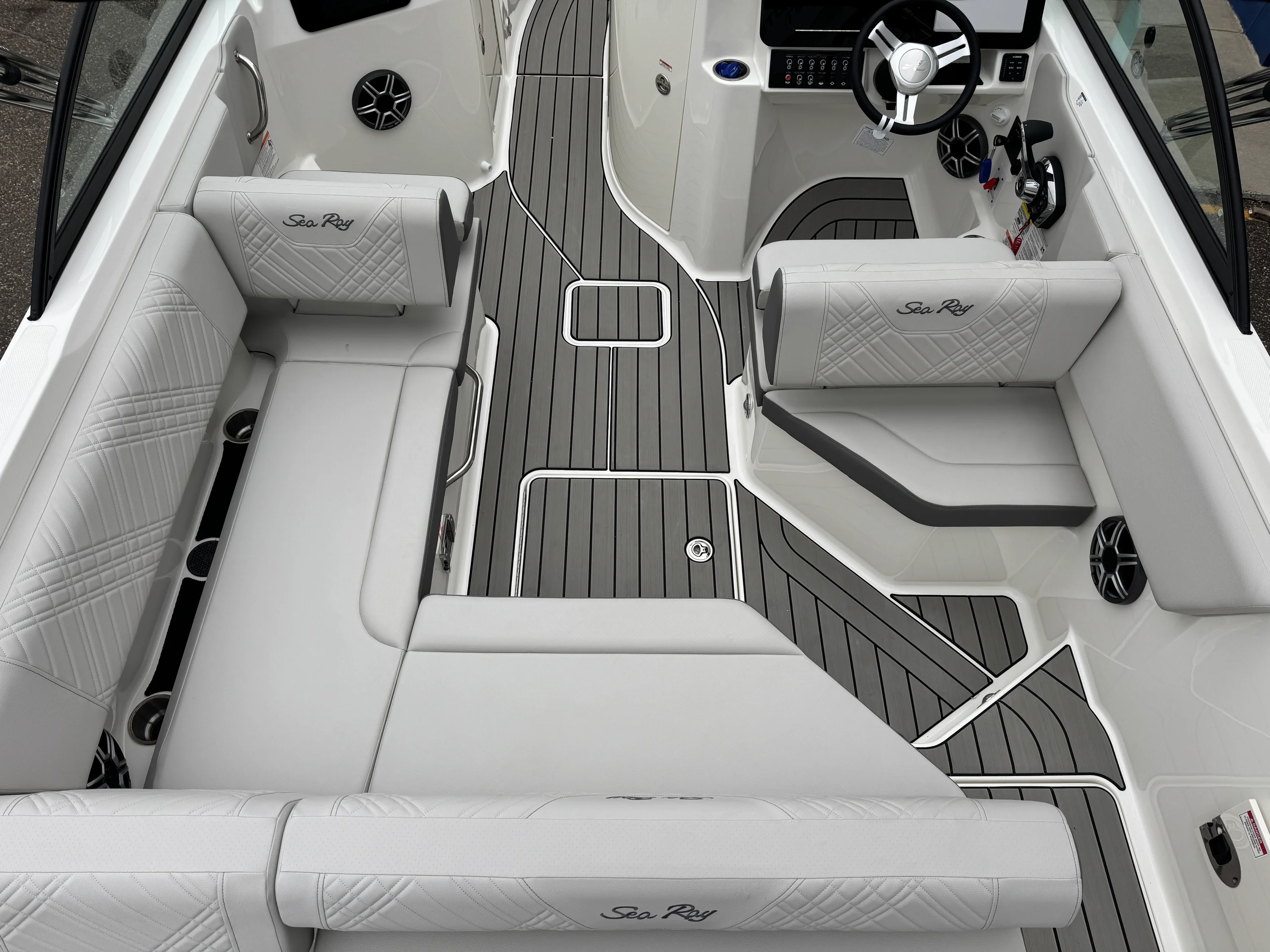 2026 Sea Ray SDX 230 Image Thumbnail #16