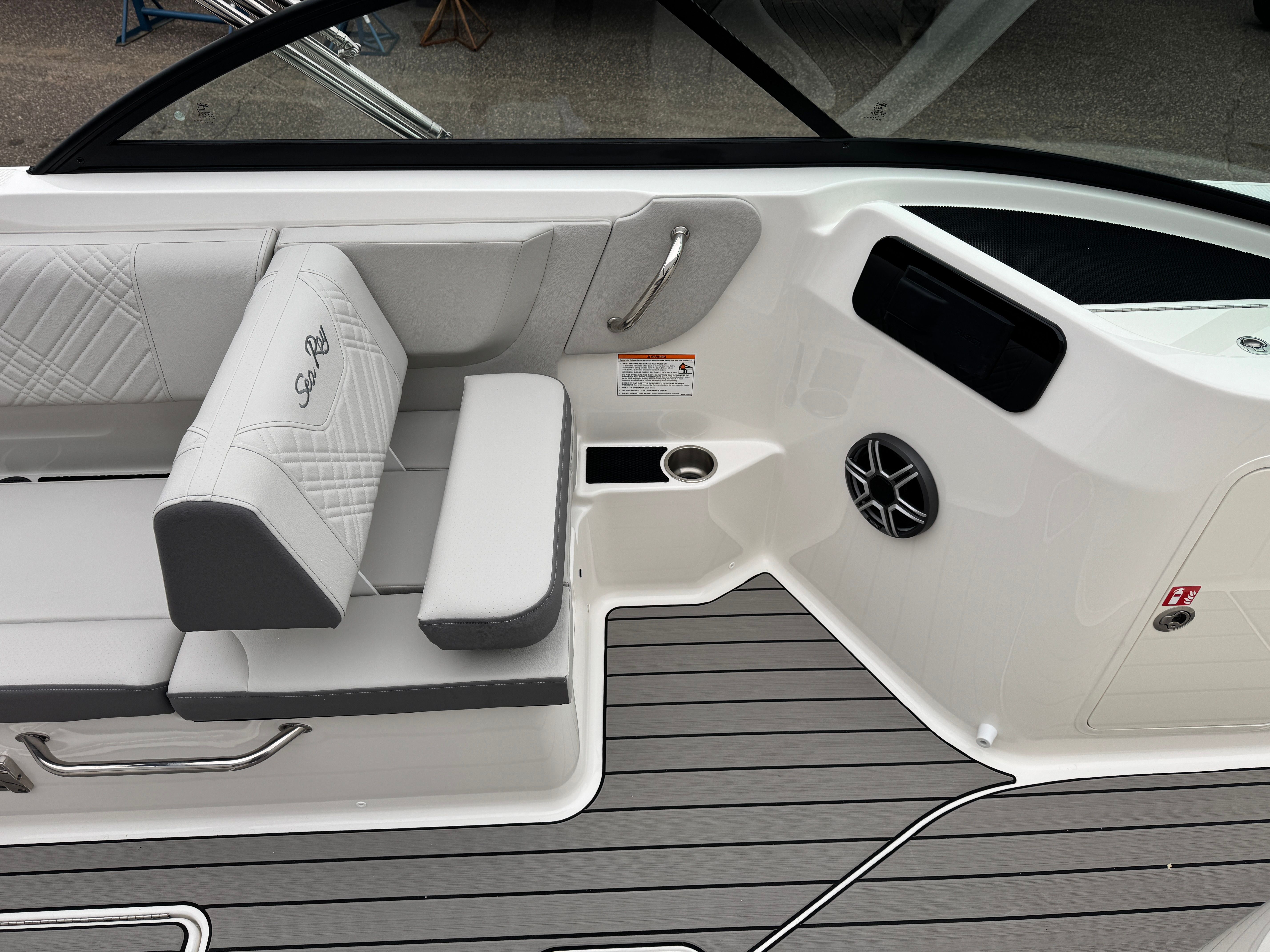 2026 Sea Ray SDX 230 Image Thumbnail #25