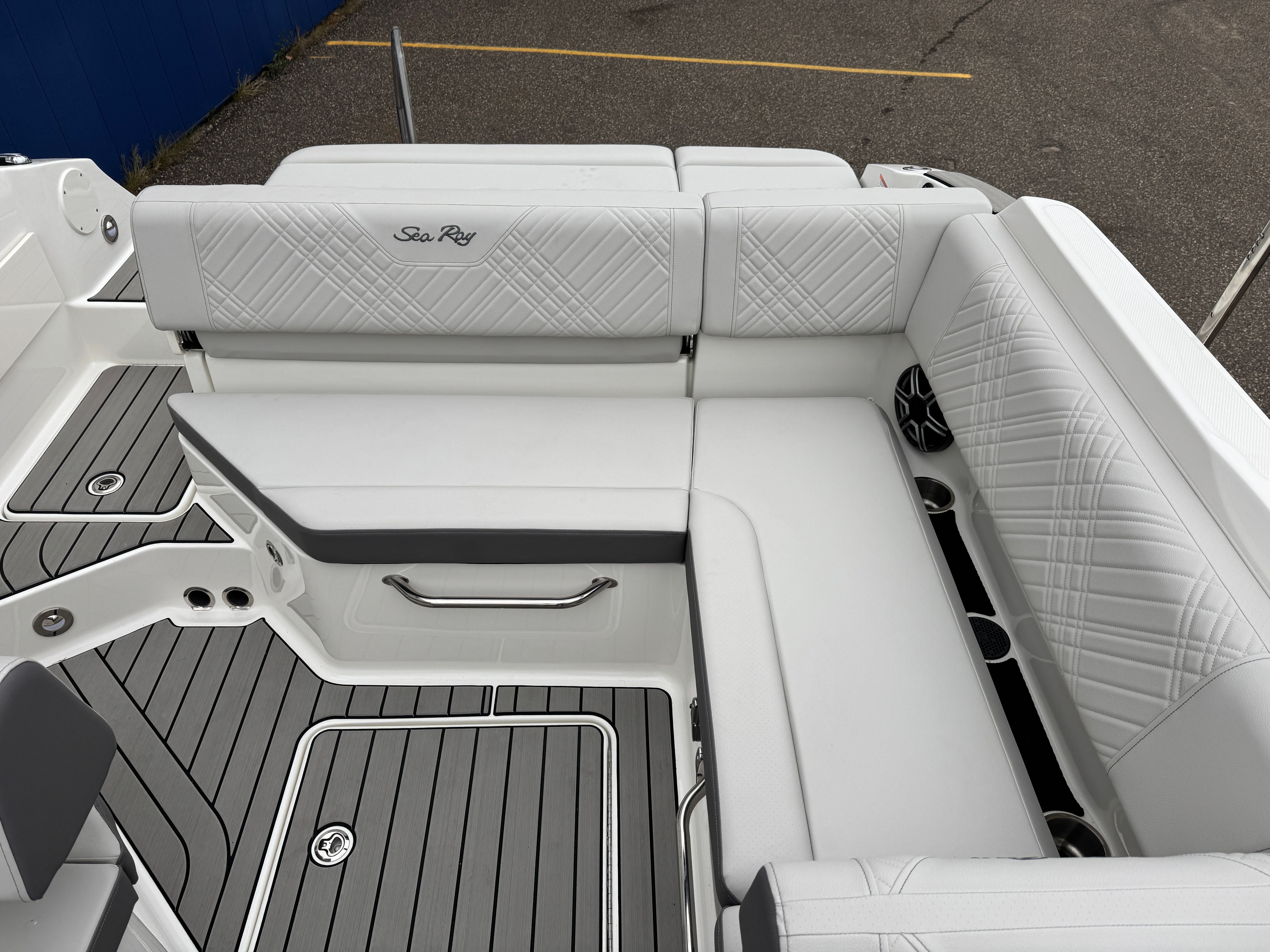 2026 Sea Ray SDX 230 Image Thumbnail #18