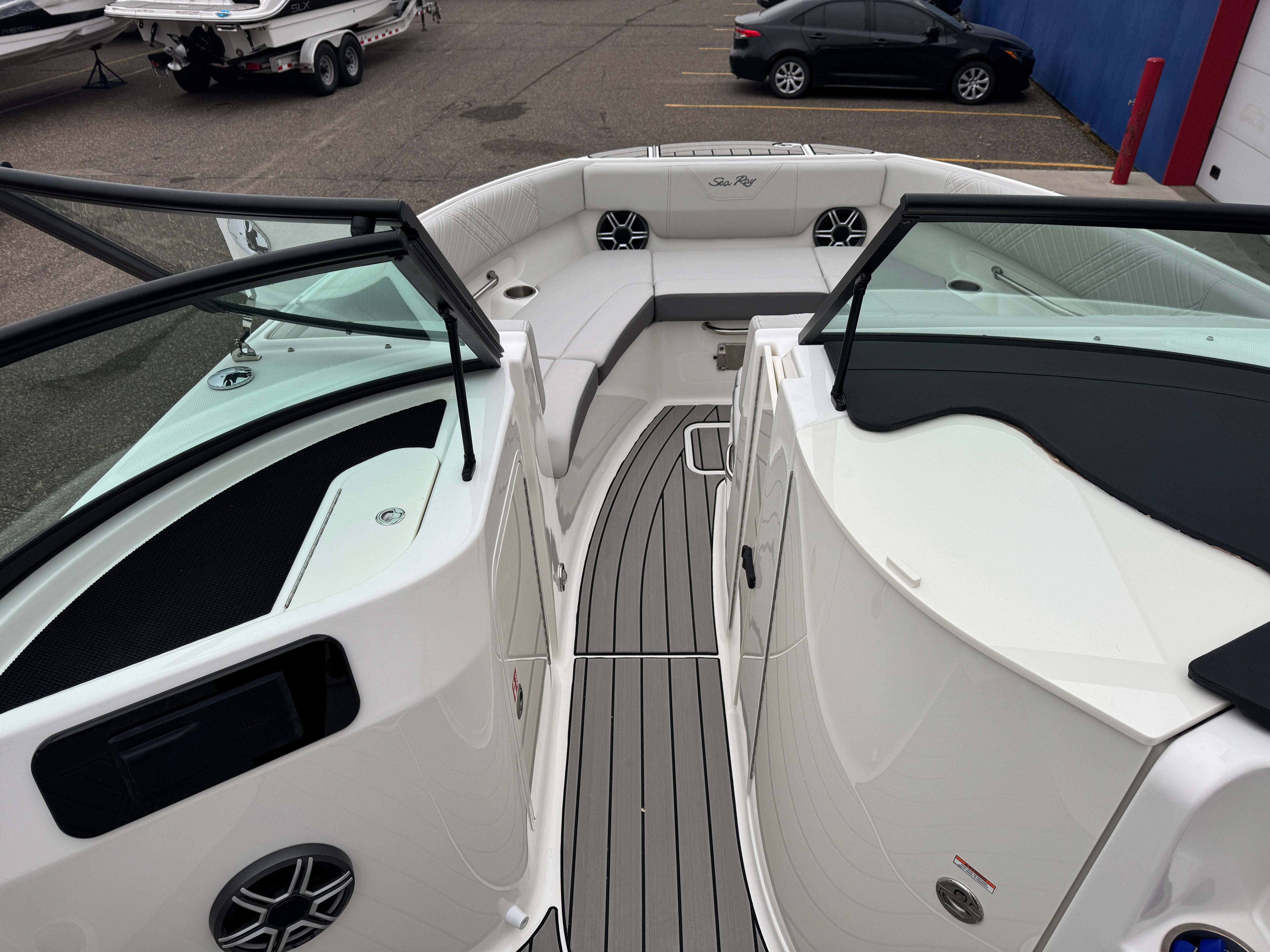 2026 Sea Ray SDX 230 Image Thumbnail #42