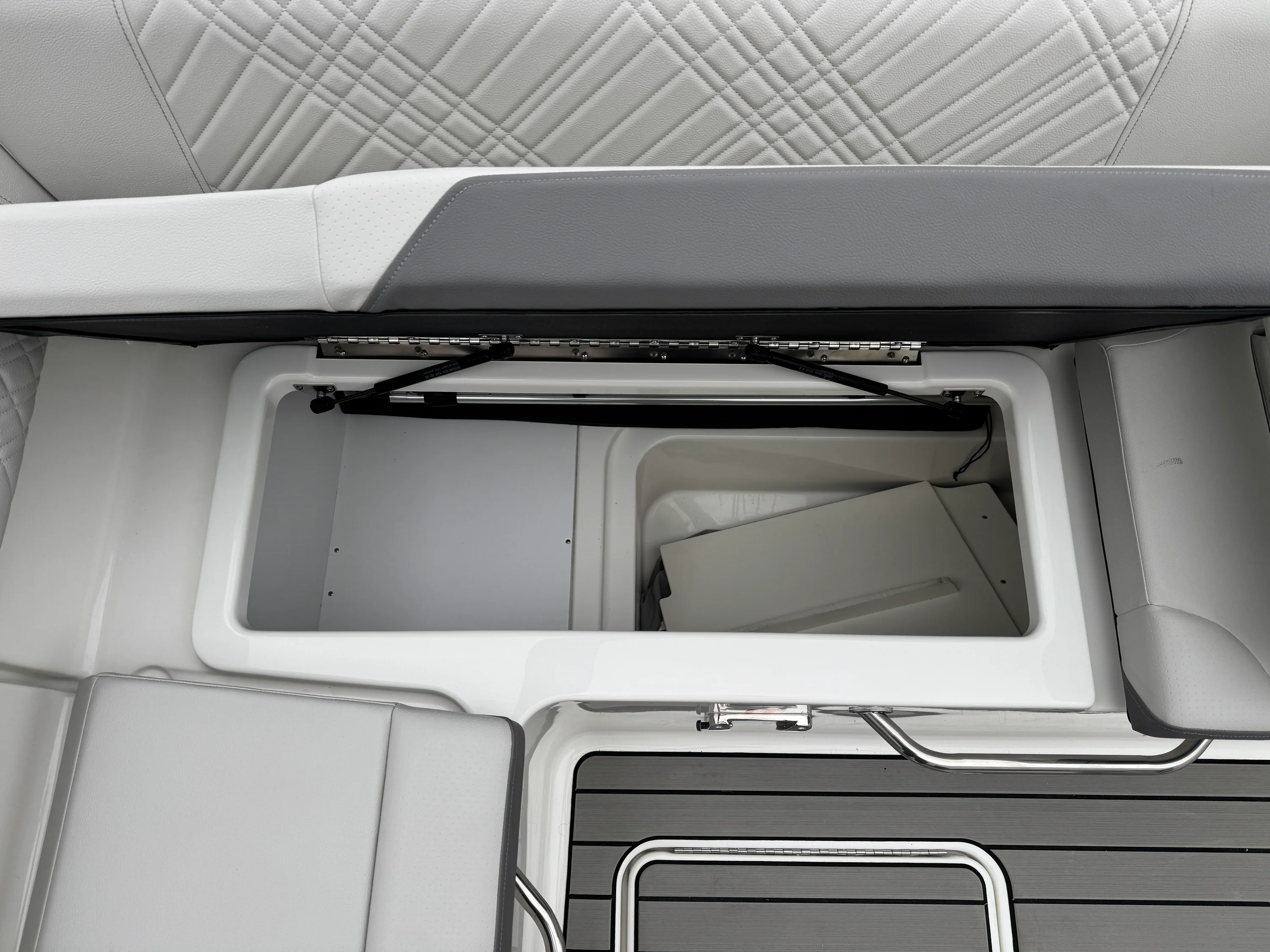 2026 Sea Ray SDX 230 Image Thumbnail #21