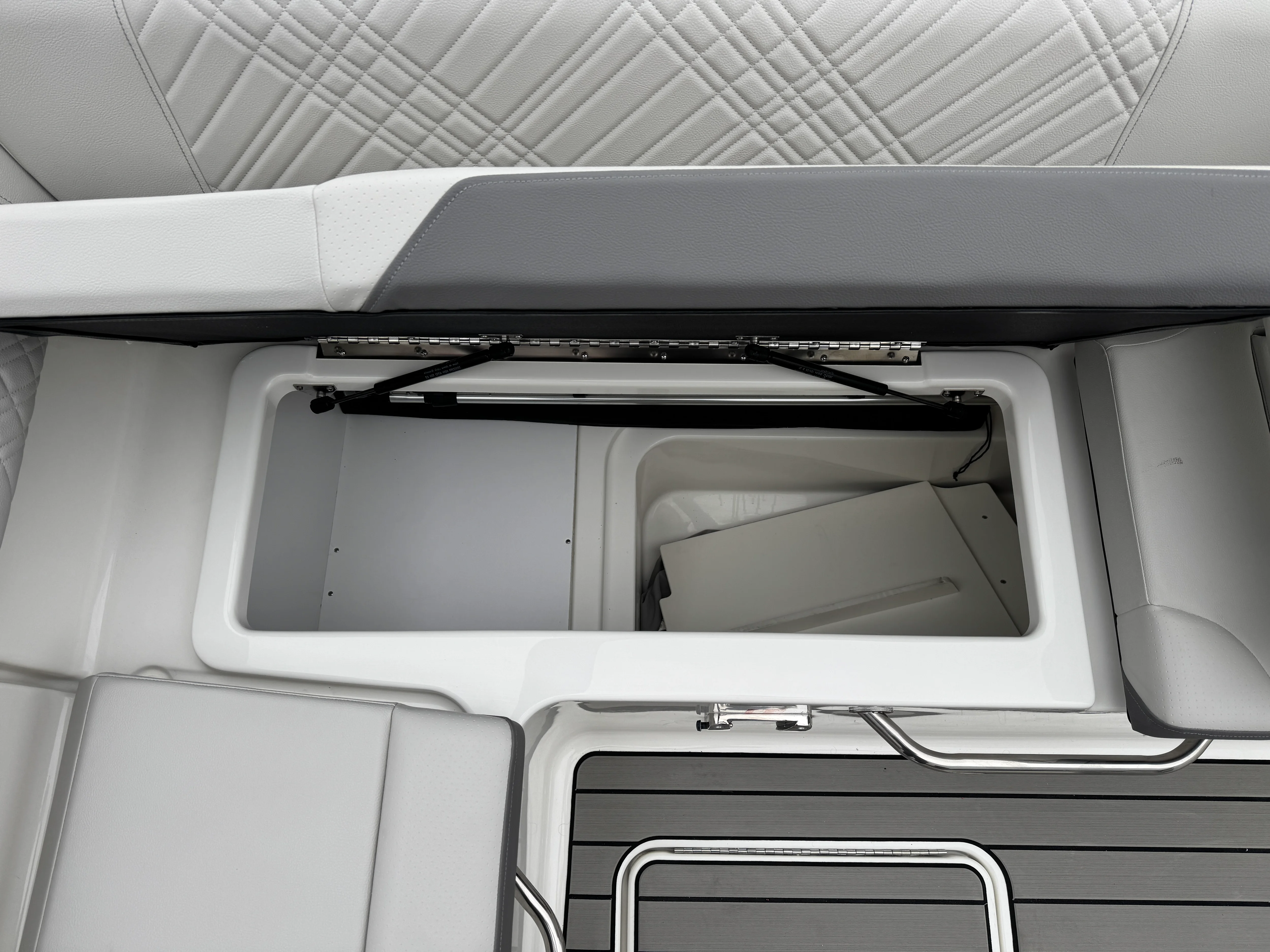 2026 Sea Ray SDX 230 Image Thumbnail #21