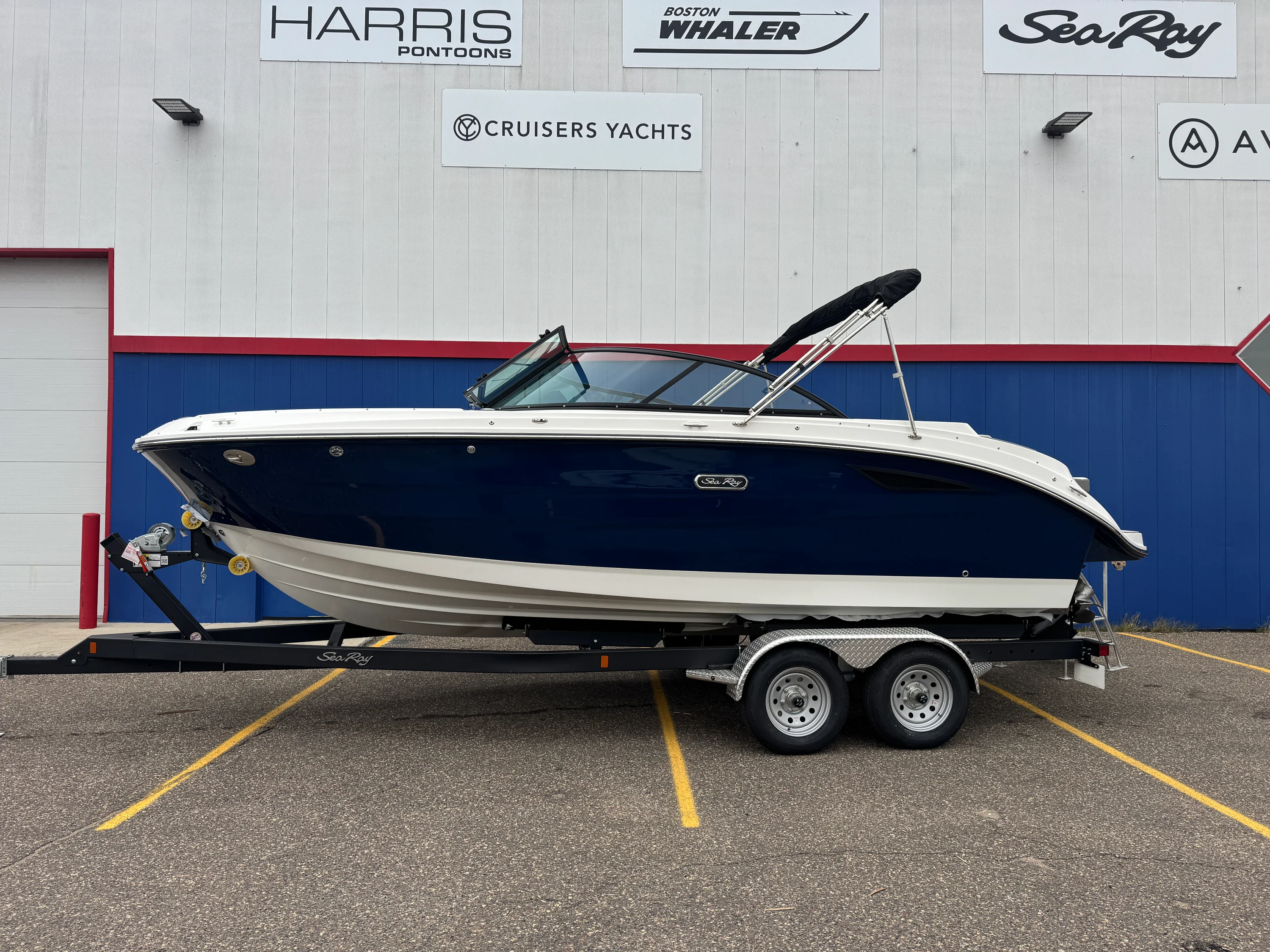 2026 Sea Ray SDX 230 Image Thumbnail #2