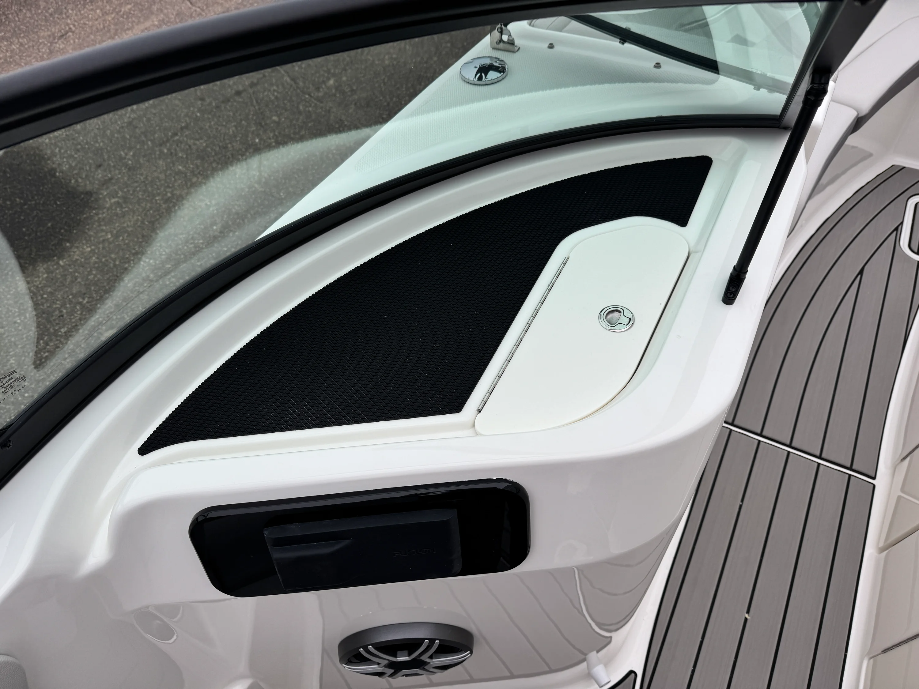 2026 Sea Ray SDX 230 Image Thumbnail #29