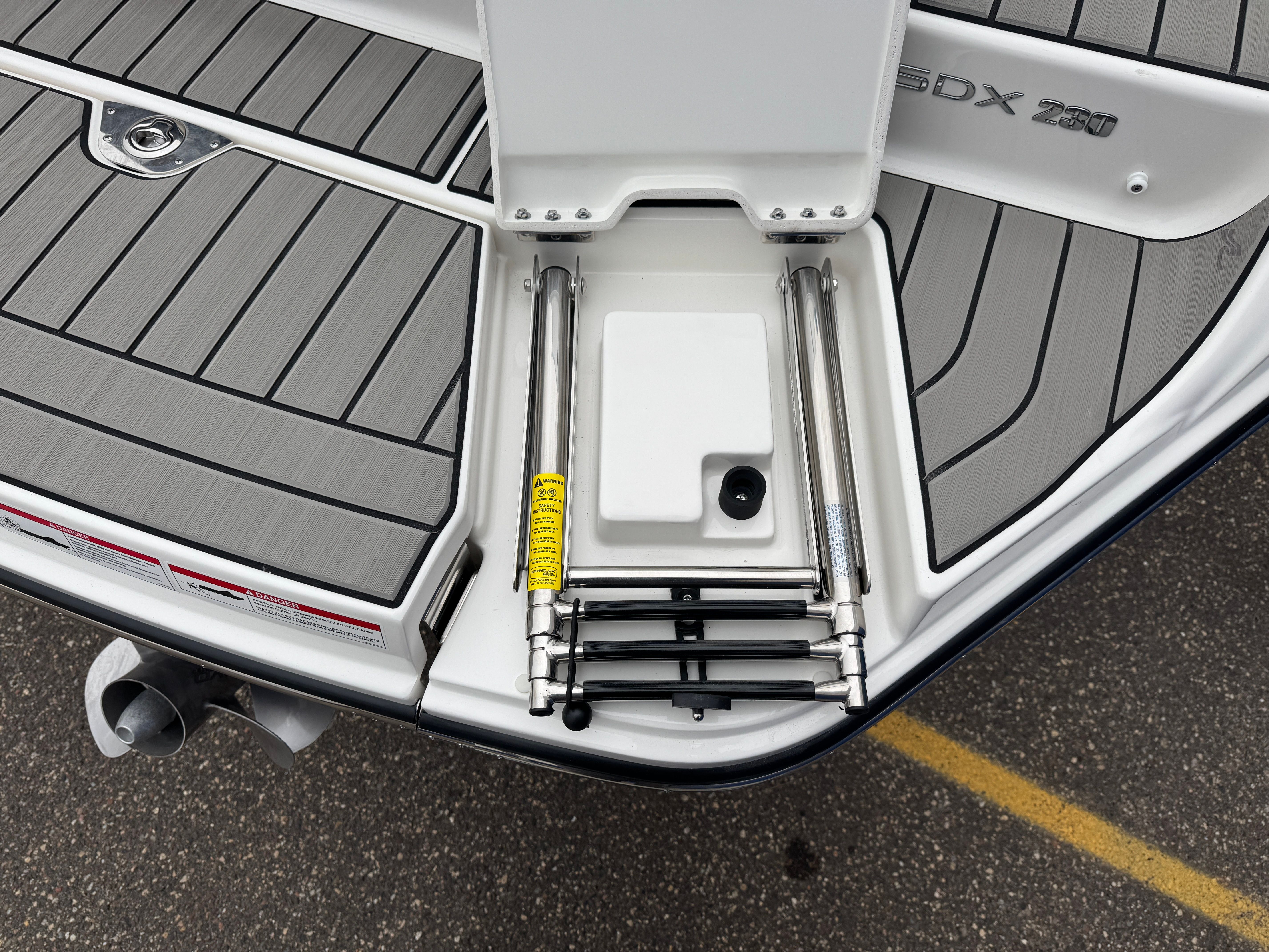 2026 Sea Ray SDX 230 Image Thumbnail #5