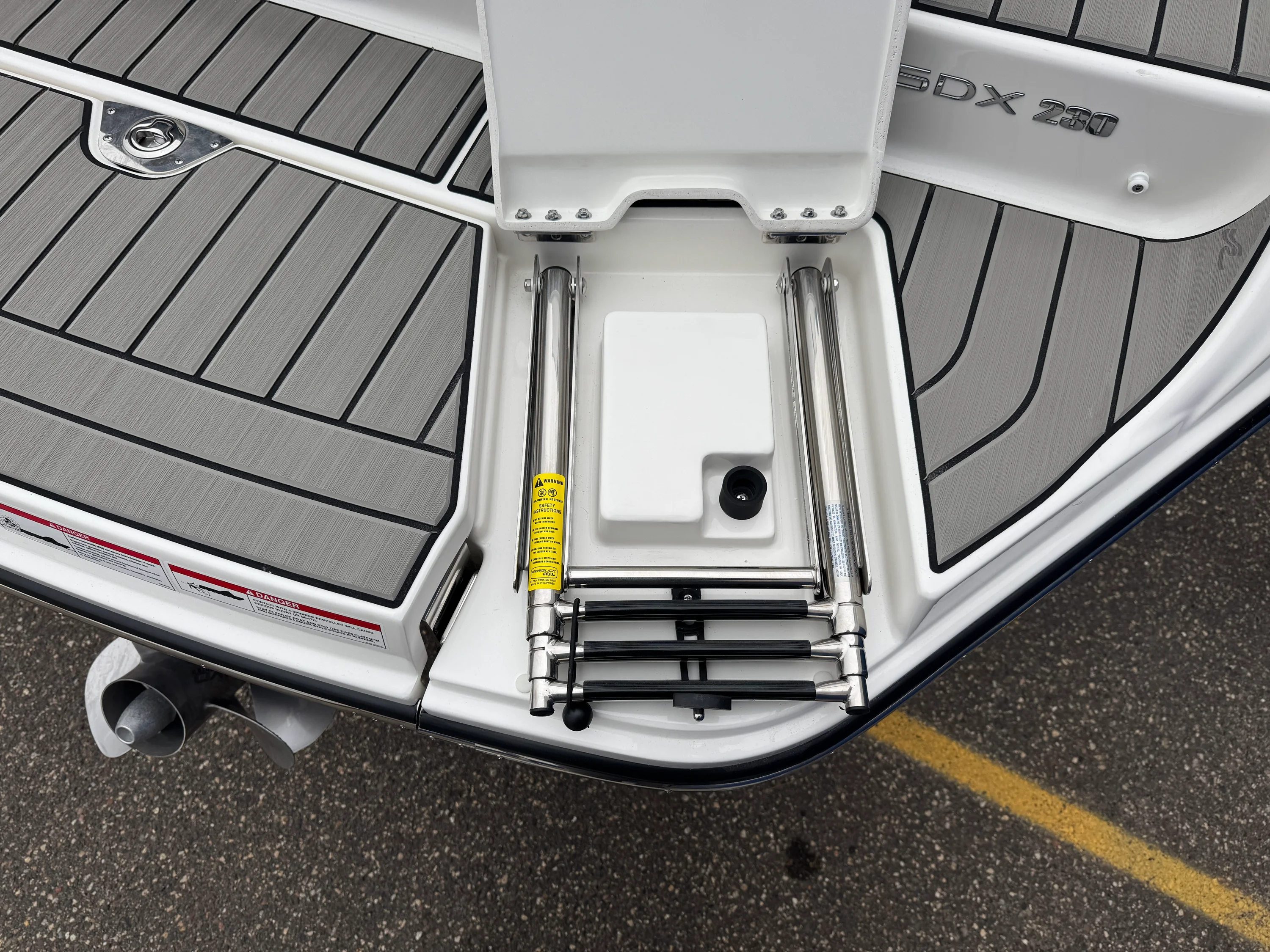 2026 Sea Ray SDX 230 Image Thumbnail #5