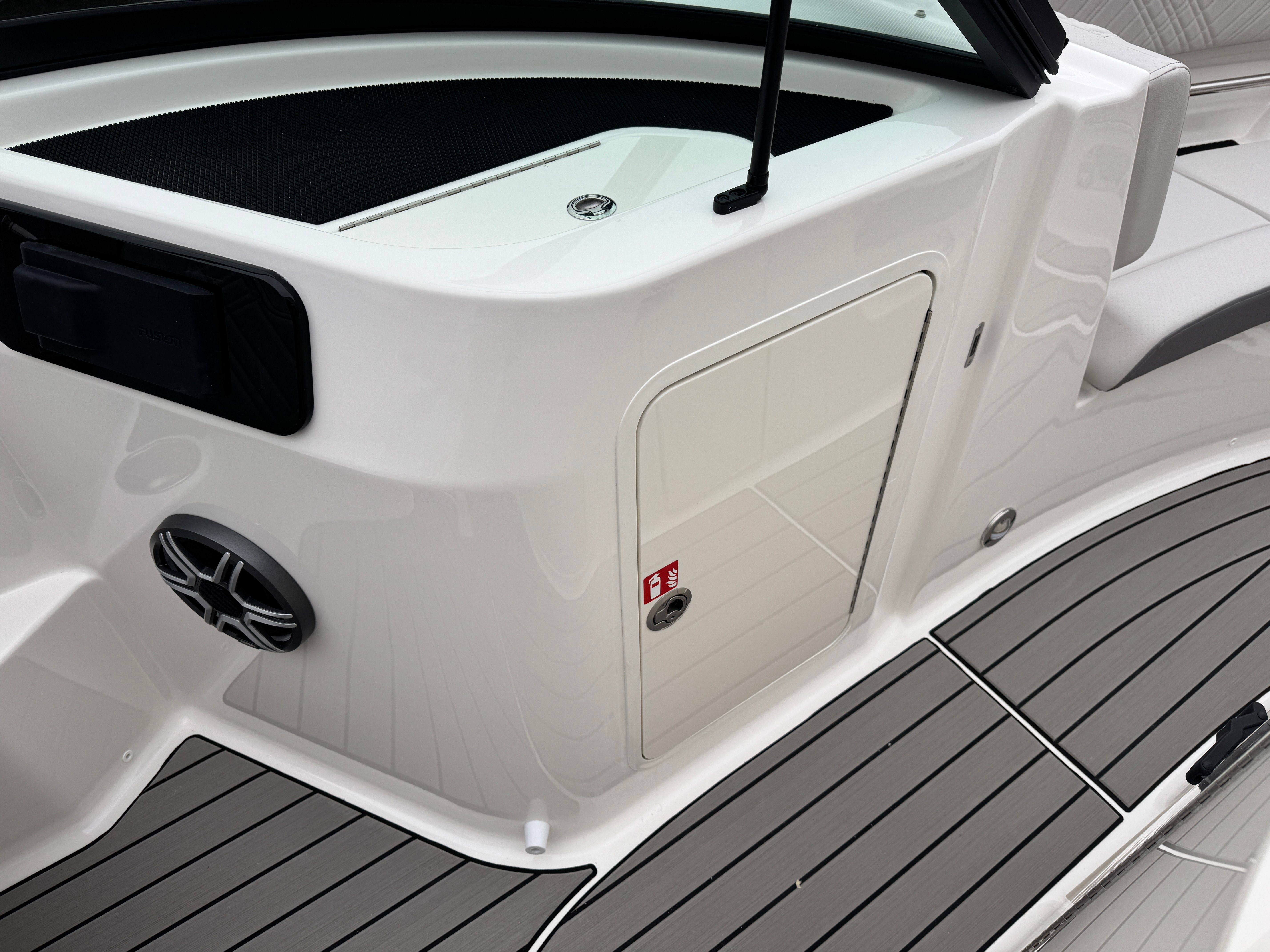 2026 Sea Ray SDX 230 Image Thumbnail #31