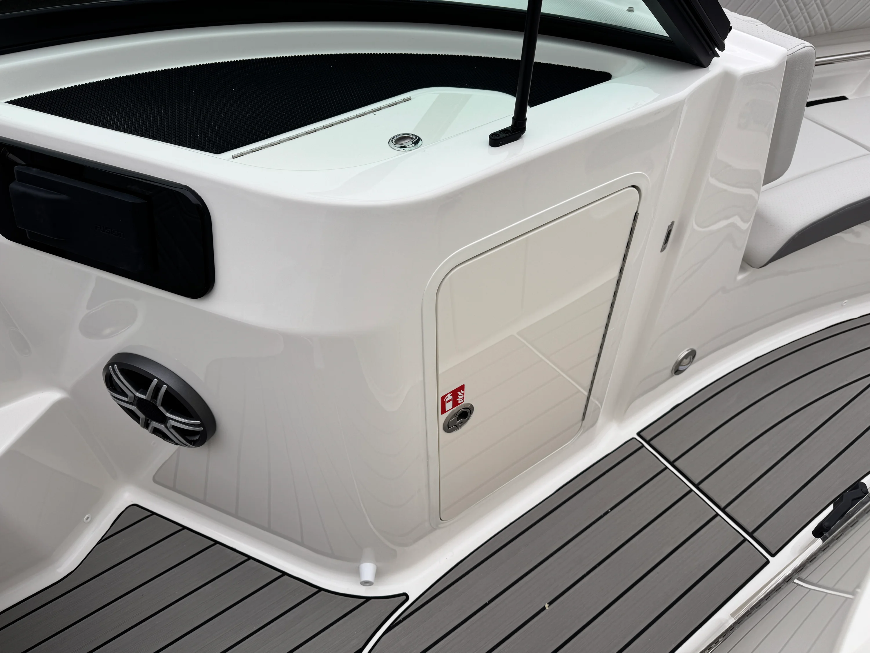 2026 Sea Ray SDX 230 Image Thumbnail #31