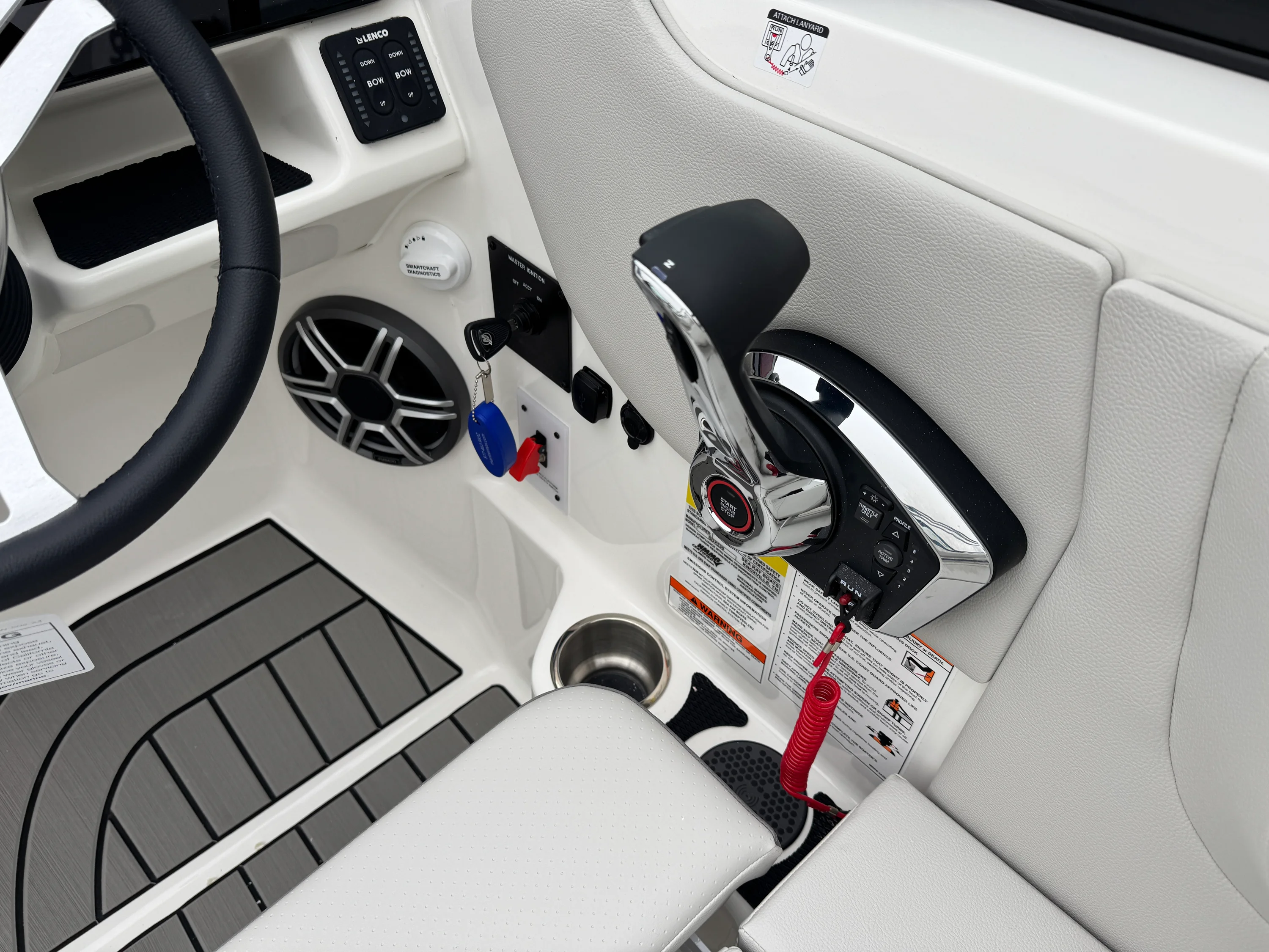 2026 Sea Ray SDX 230 Image Thumbnail #38