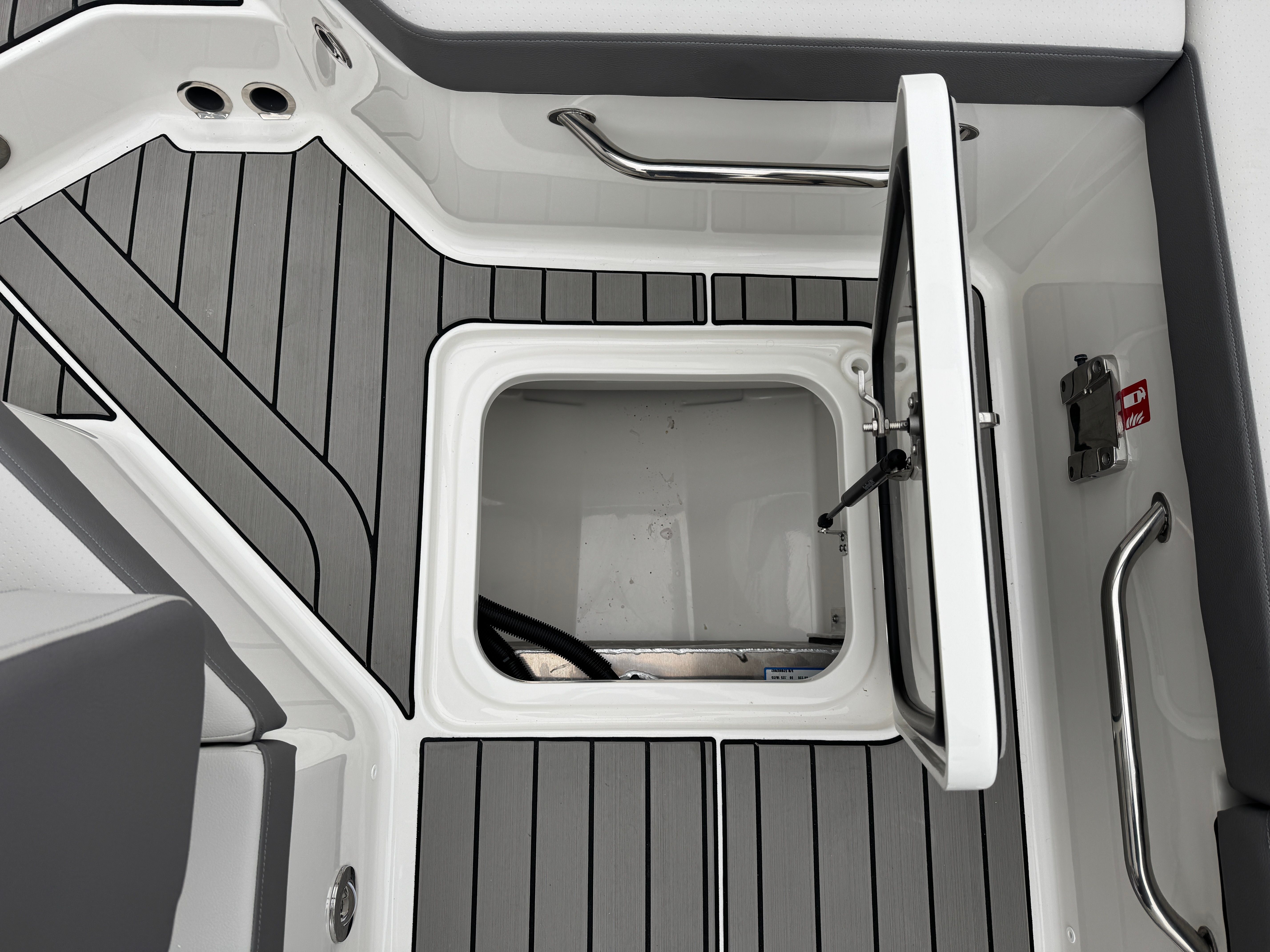 2026 Sea Ray SDX 230 Image Thumbnail #24