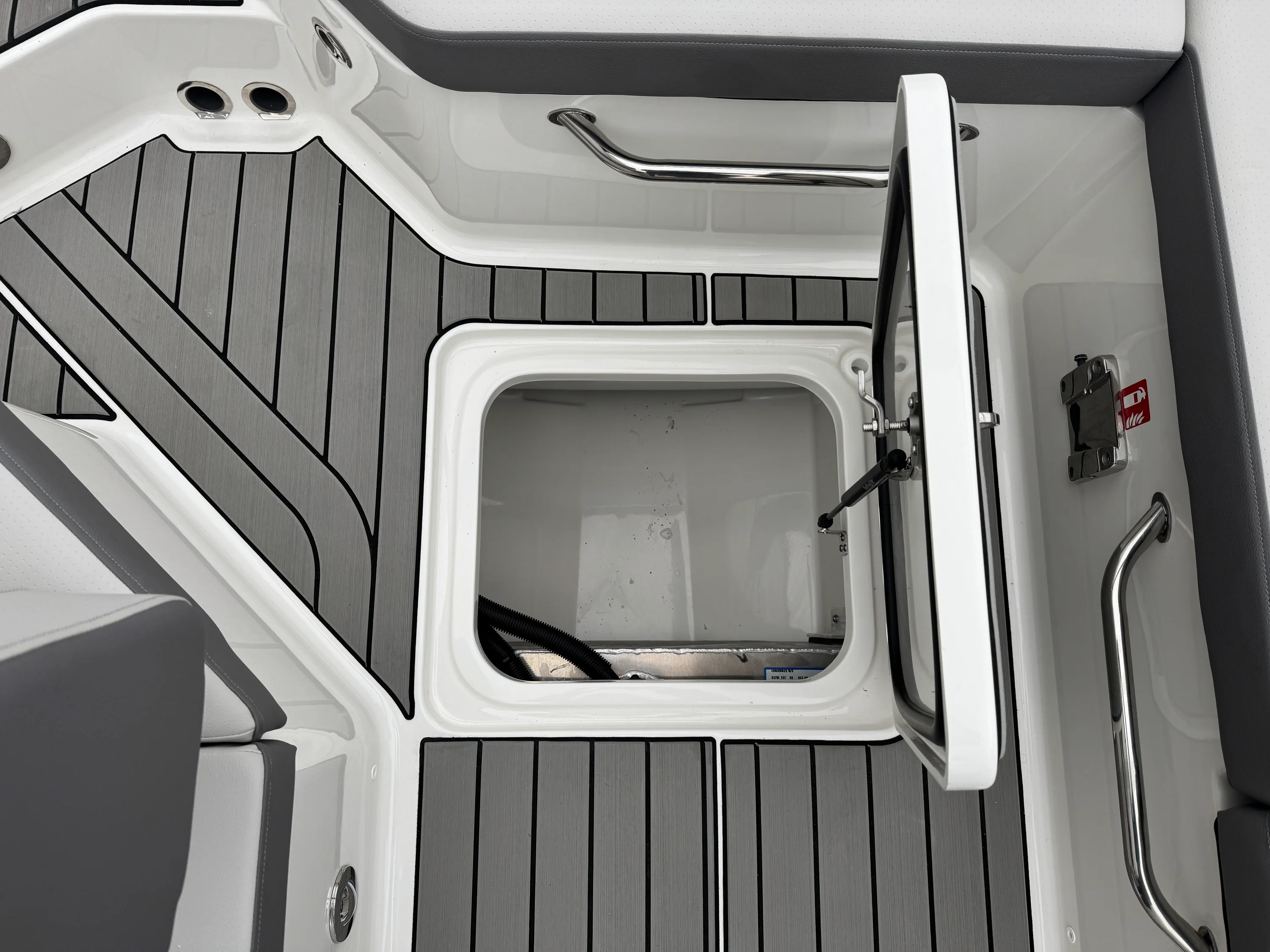 2026 Sea Ray SDX 230 Image Thumbnail #24