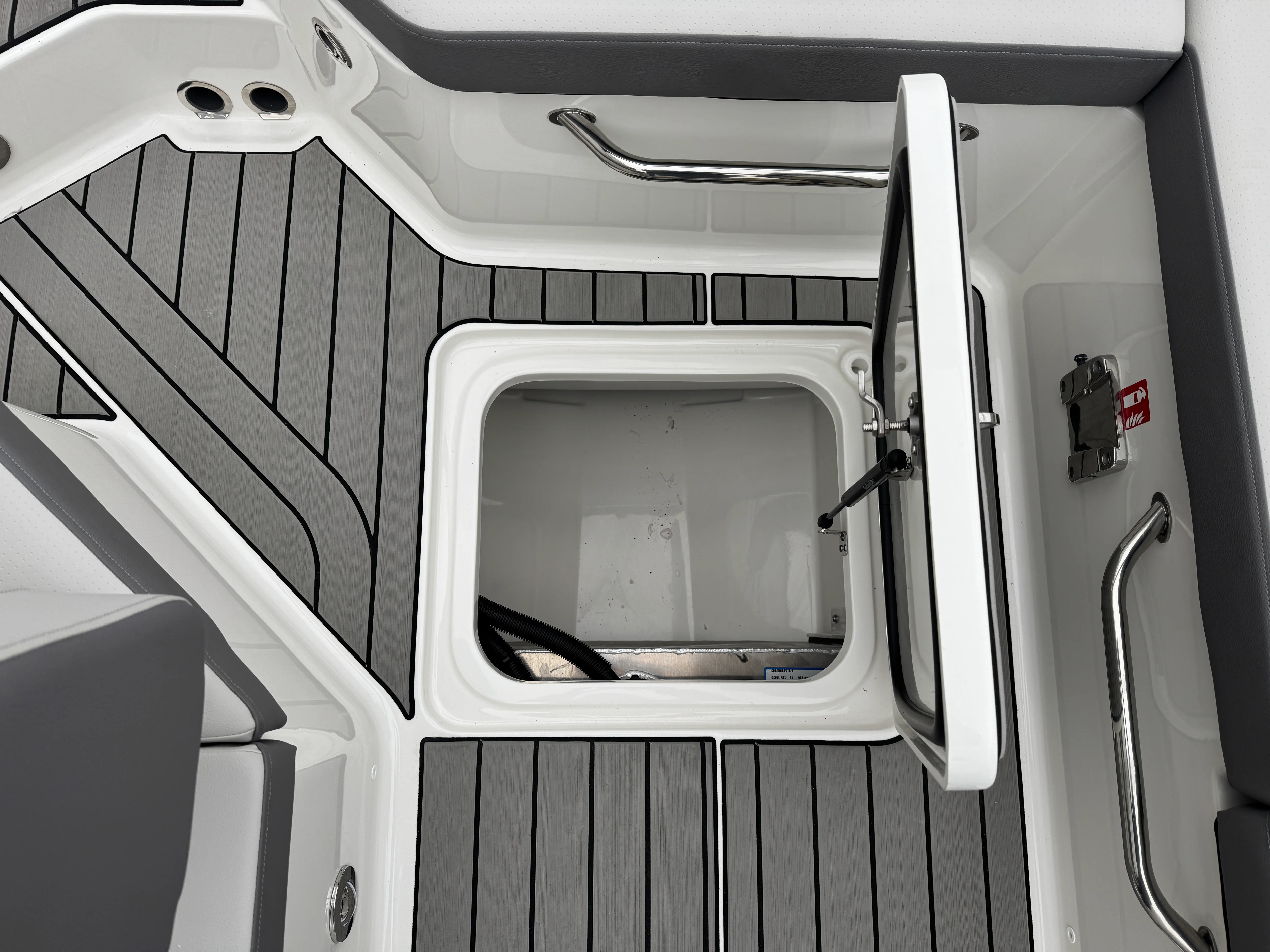 2026 Sea Ray SDX 230 Image Thumbnail #24