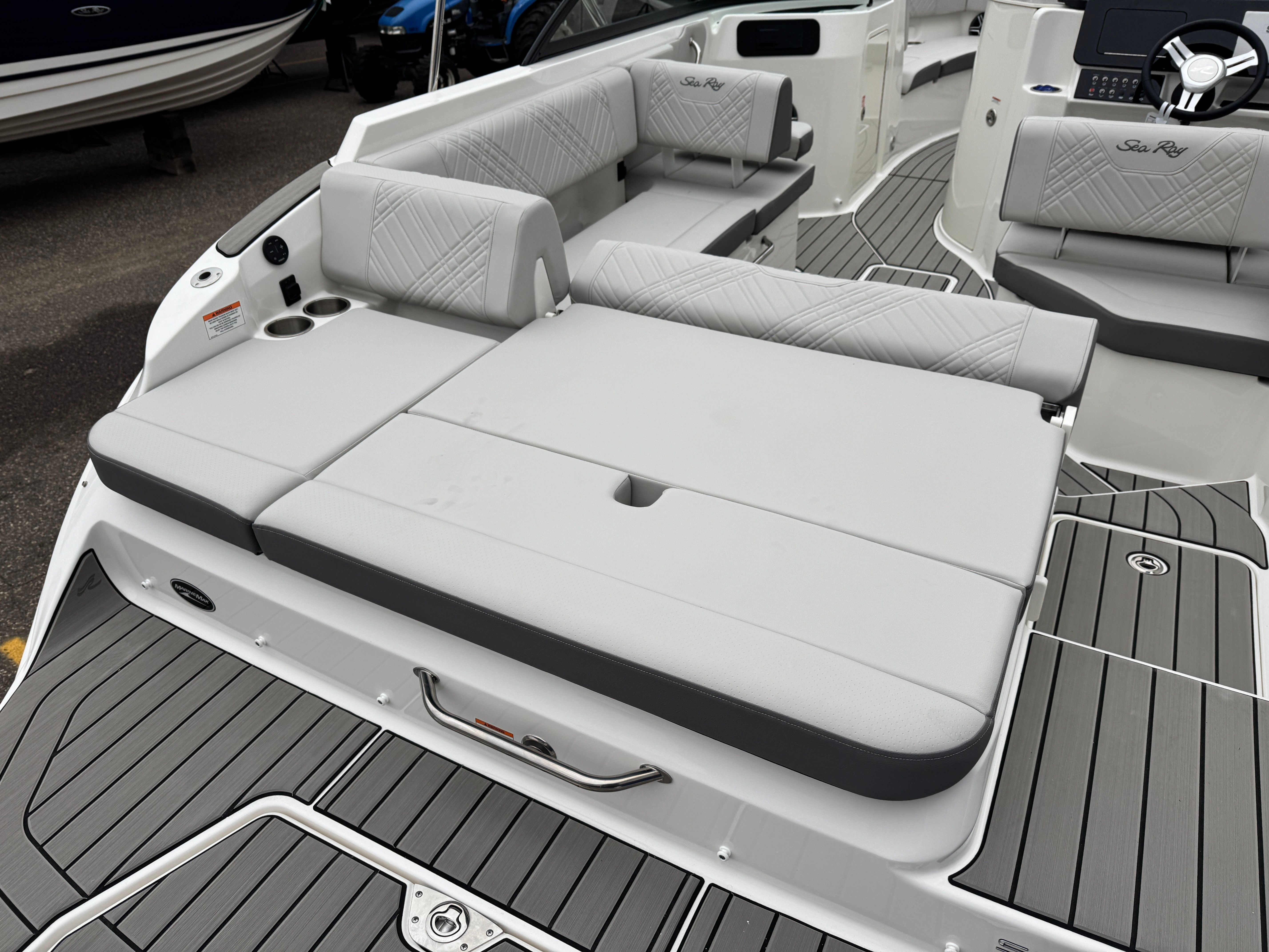 2026 Sea Ray SDX 230 Image Thumbnail #11