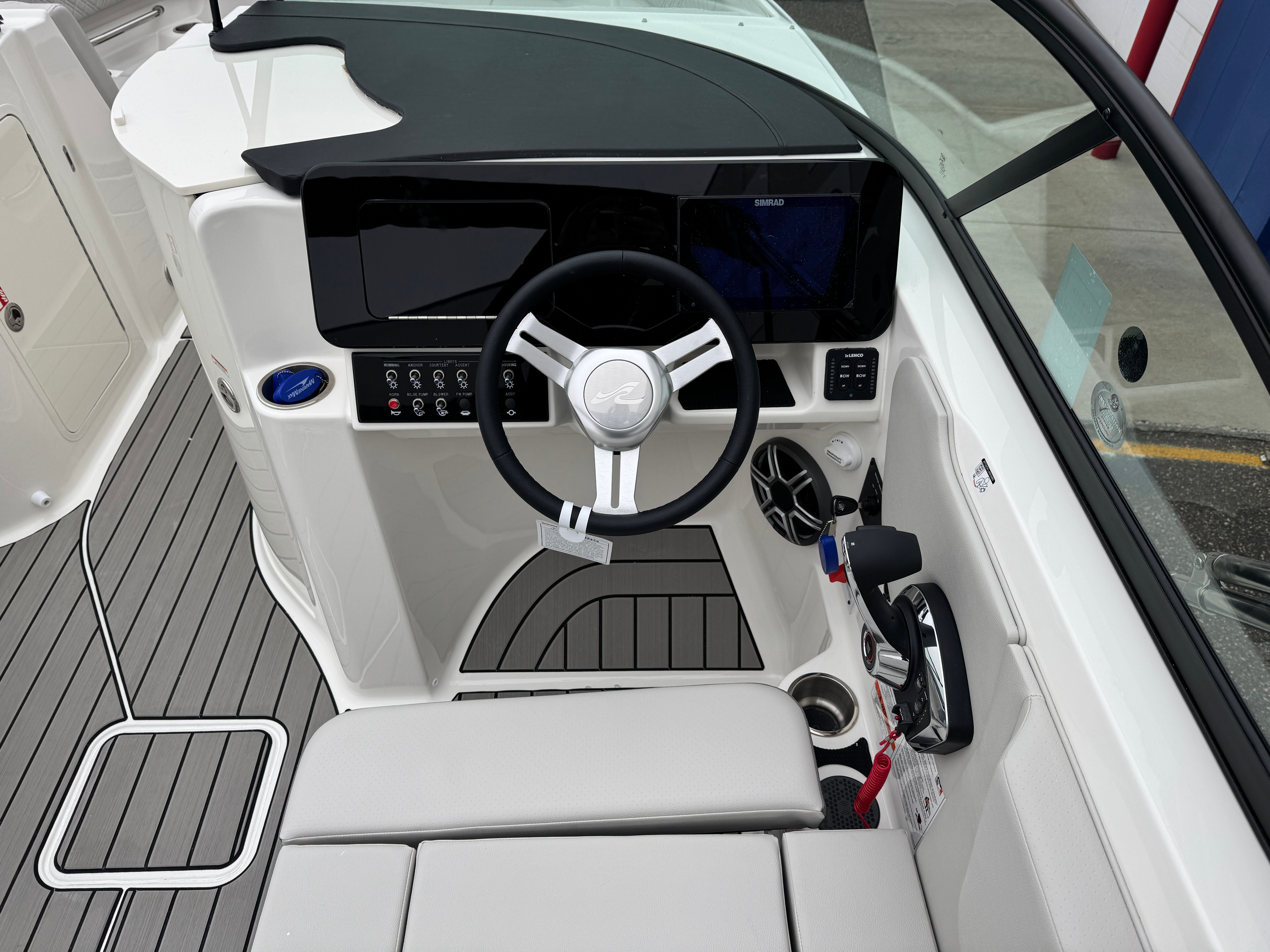 2026 Sea Ray SDX 230 Image Thumbnail #35