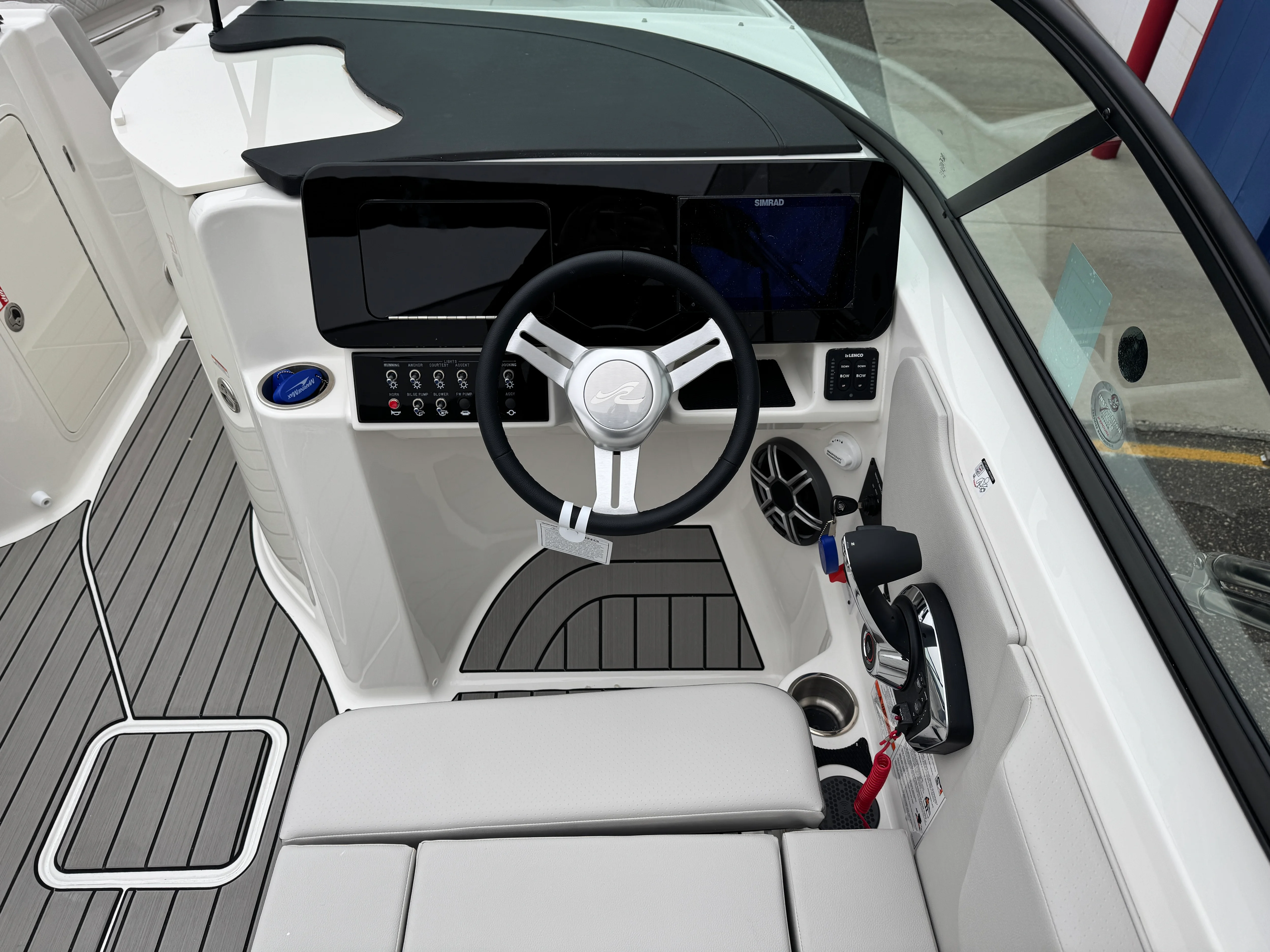 2026 Sea Ray SDX 230 Image Thumbnail #35