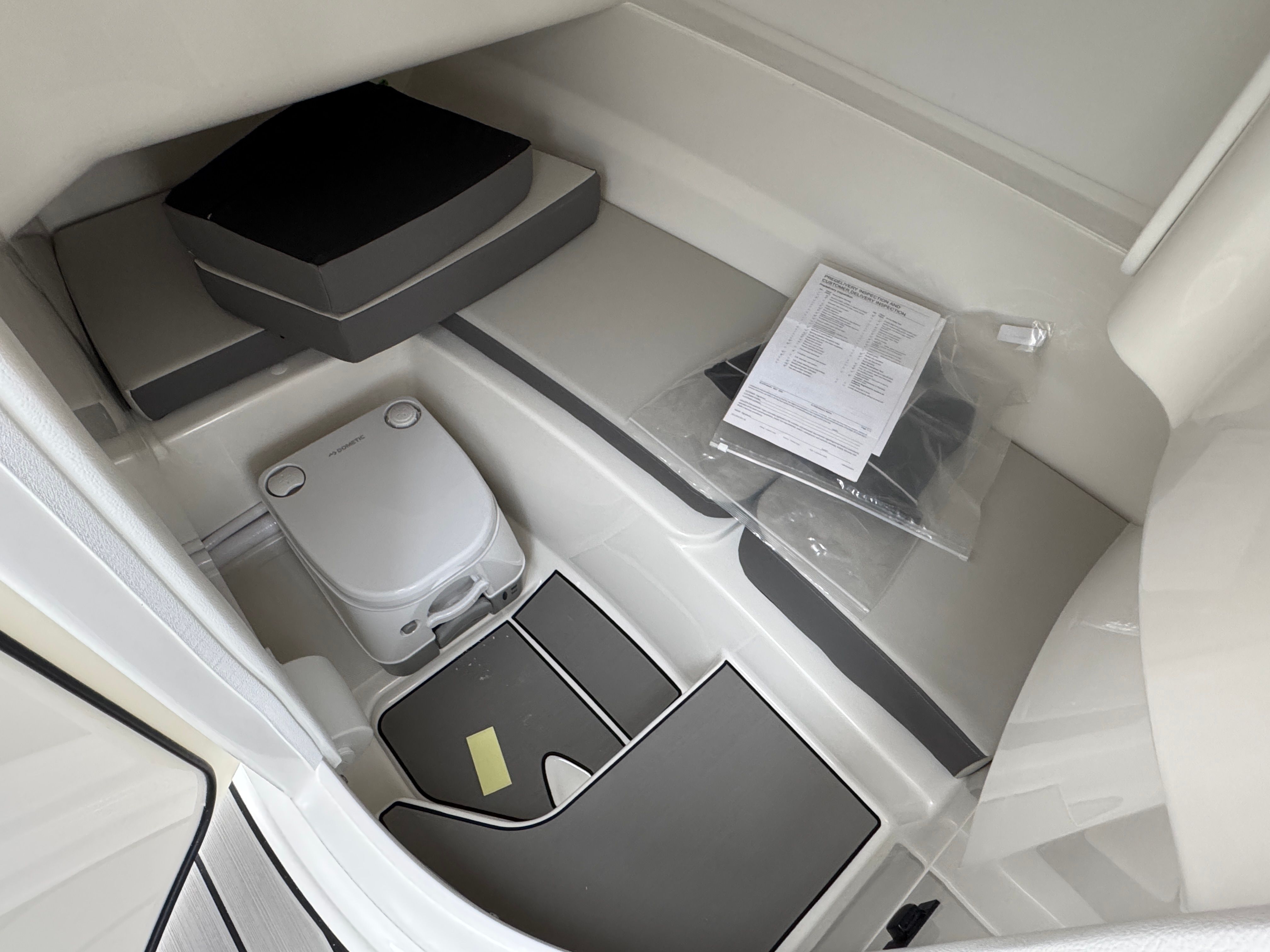 2026 Sea Ray SDX 230 Image Thumbnail #41