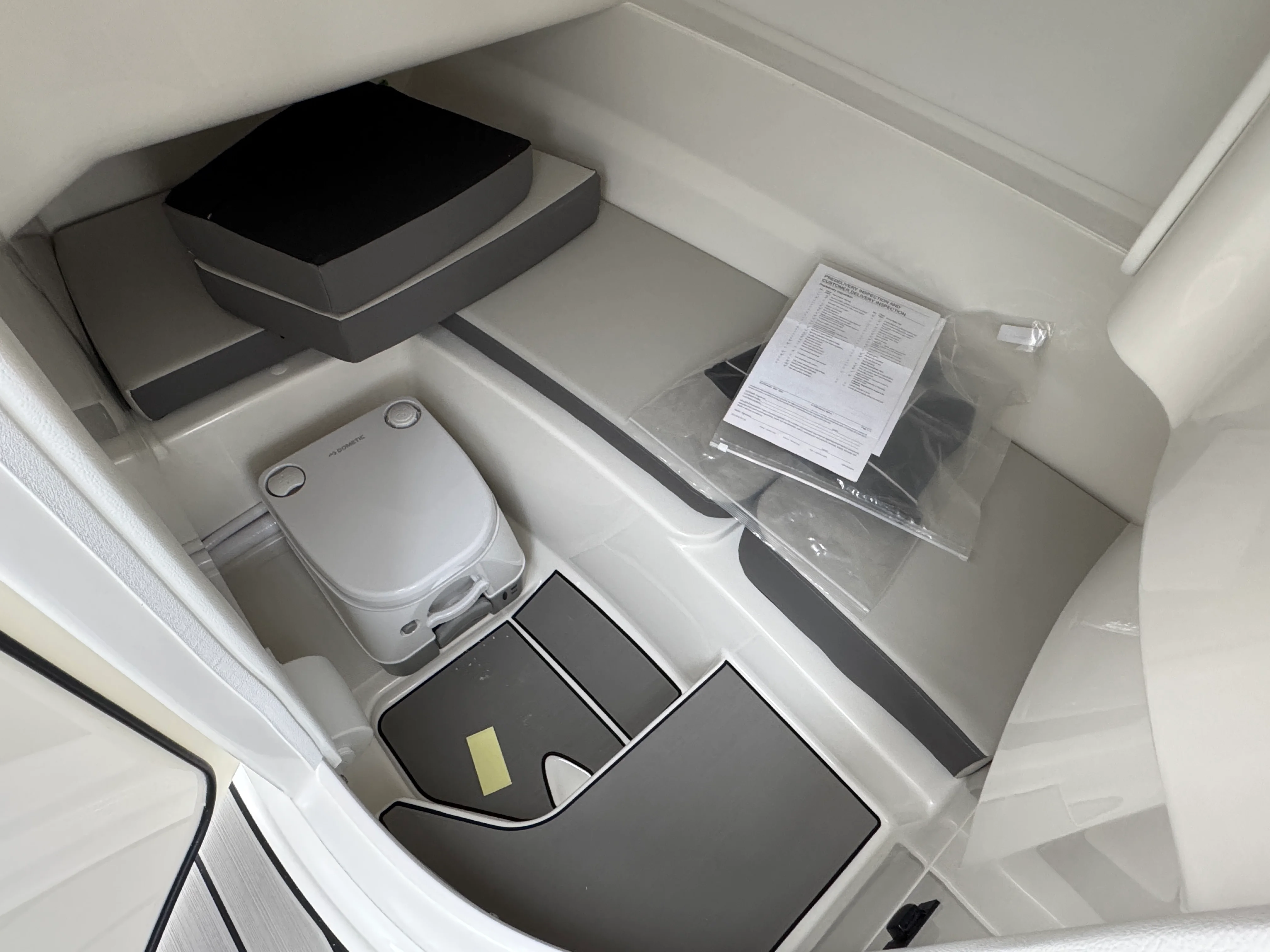 2026 Sea Ray SDX 230 Image Thumbnail #41