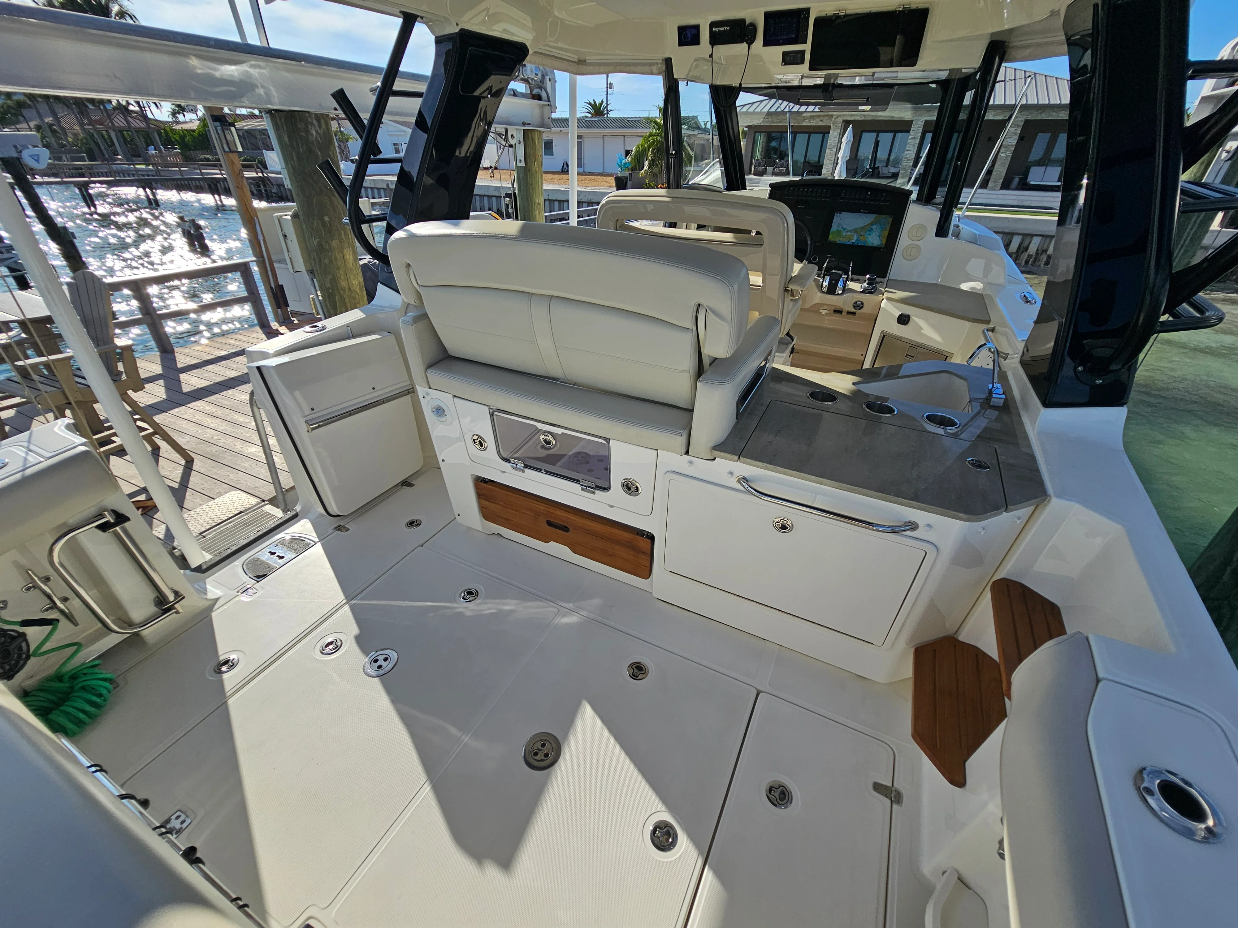 2021 Boston Whaler 350 REALM Image Thumbnail #15