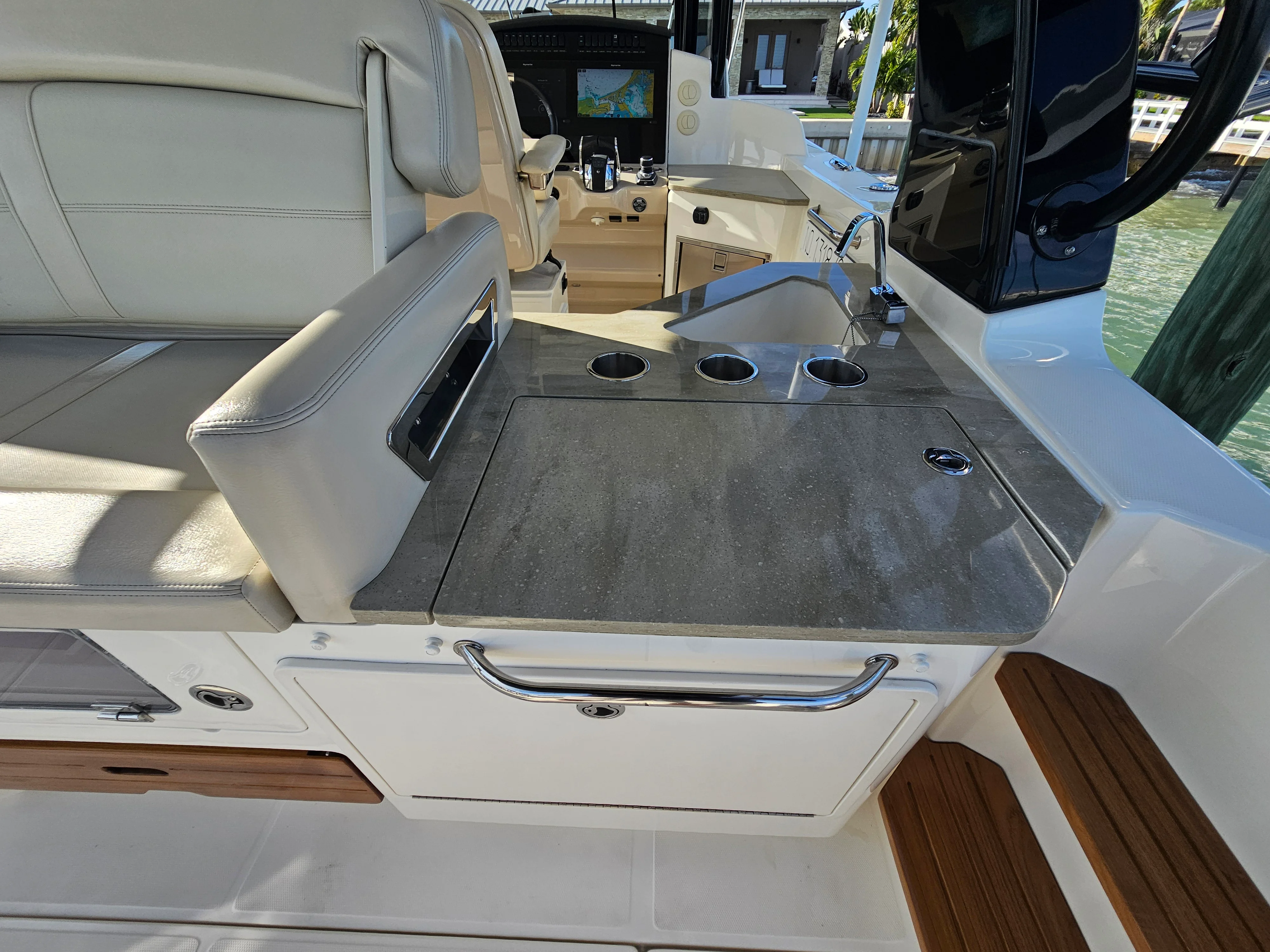2021 Boston Whaler 350 REALM Image Thumbnail #18