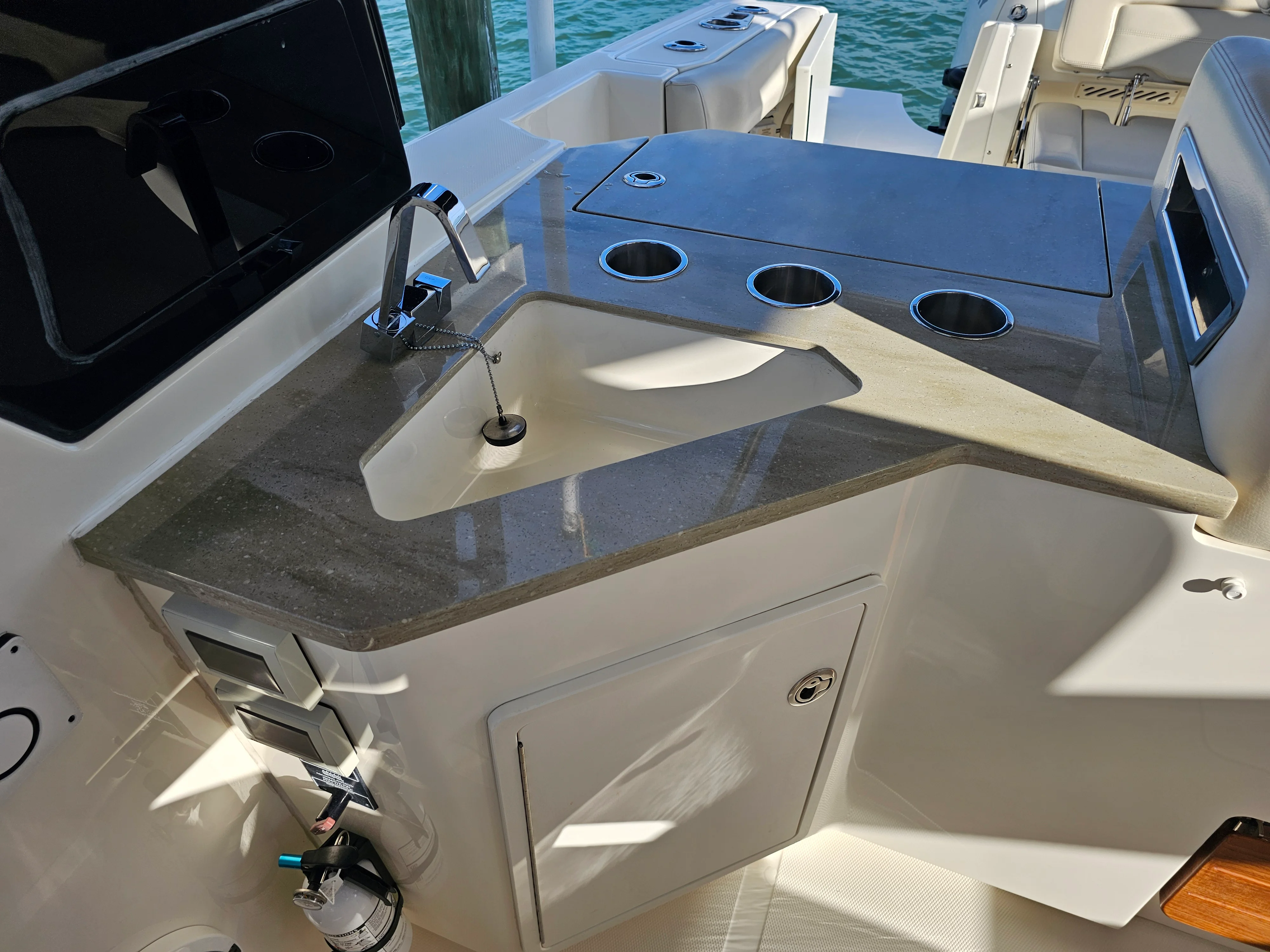 2021 Boston Whaler 350 REALM Image Thumbnail #40