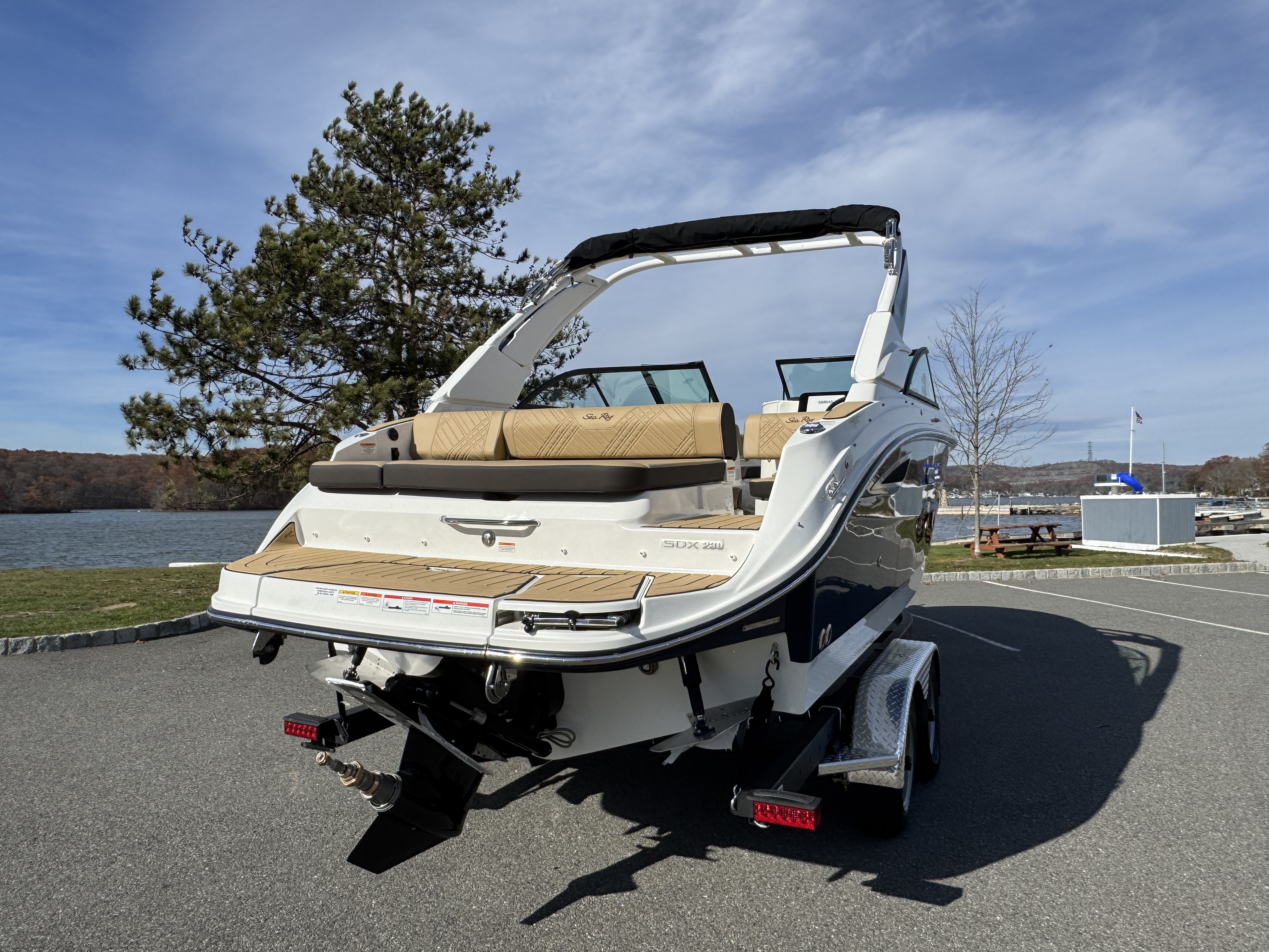 2026 Sea Ray SDX 230 Image Thumbnail #12